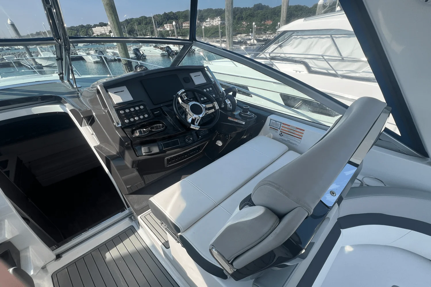 2021 Monterey 335 SPORT YACHT Image Thumbnail #19