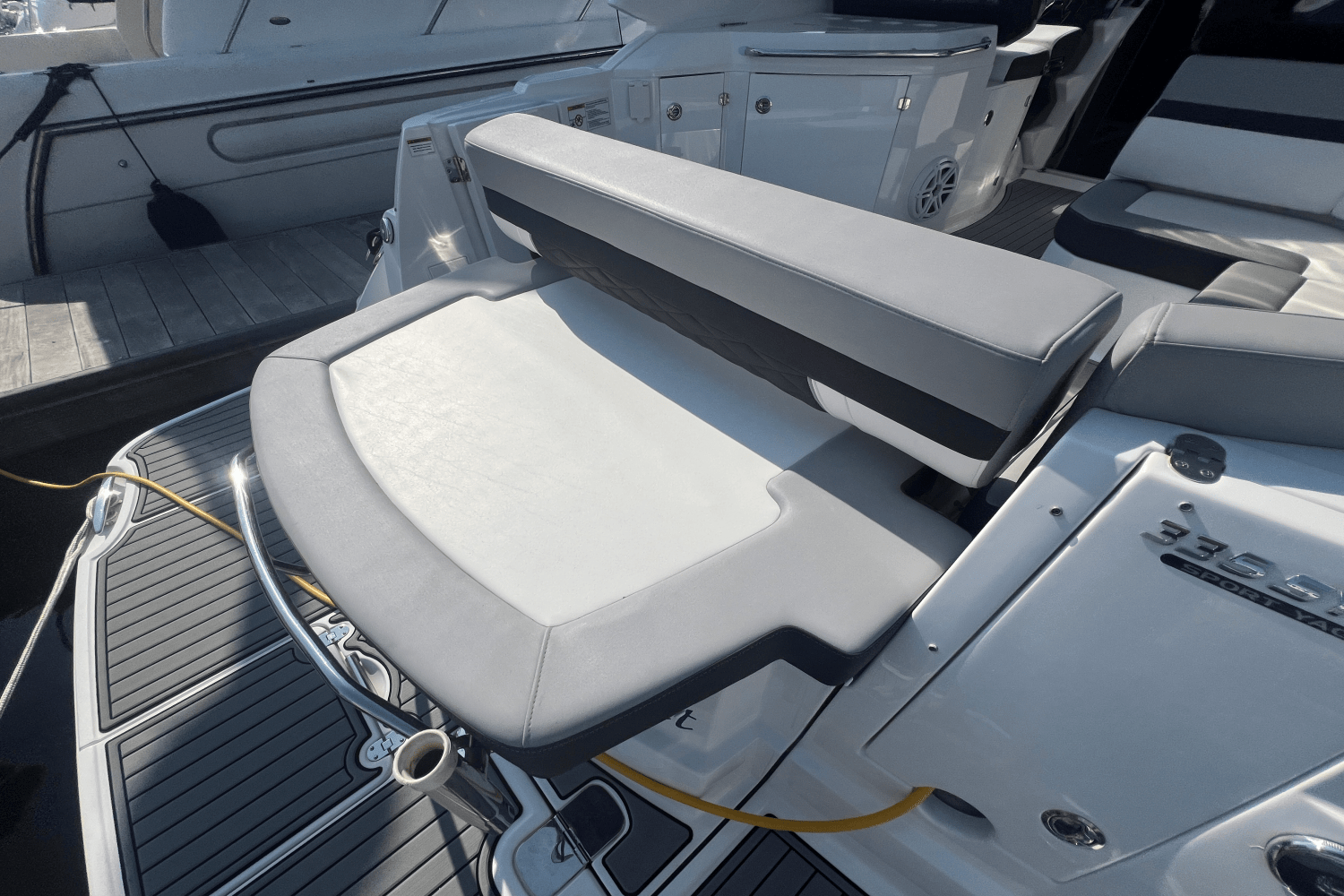 2021 Monterey 335 SPORT YACHT Image Thumbnail #3