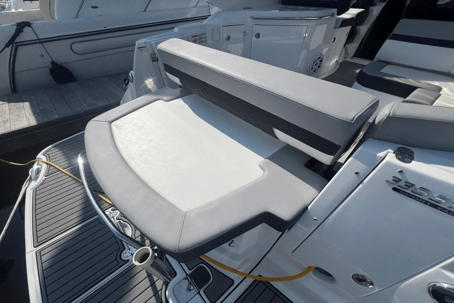 2021 Monterey 335 SPORT YACHT Image Thumbnail #3