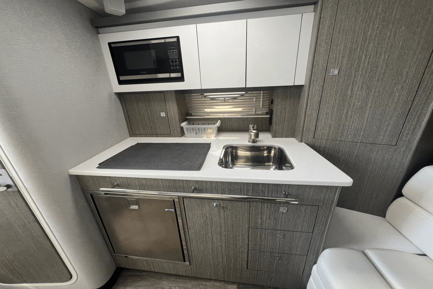 2021 Monterey 335 SPORT YACHT Image Thumbnail #31