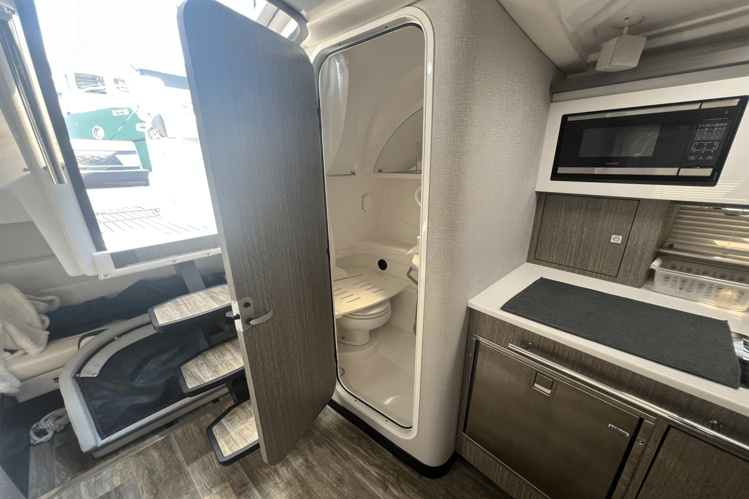 2021 Monterey 335 SPORT YACHT Image Thumbnail #34