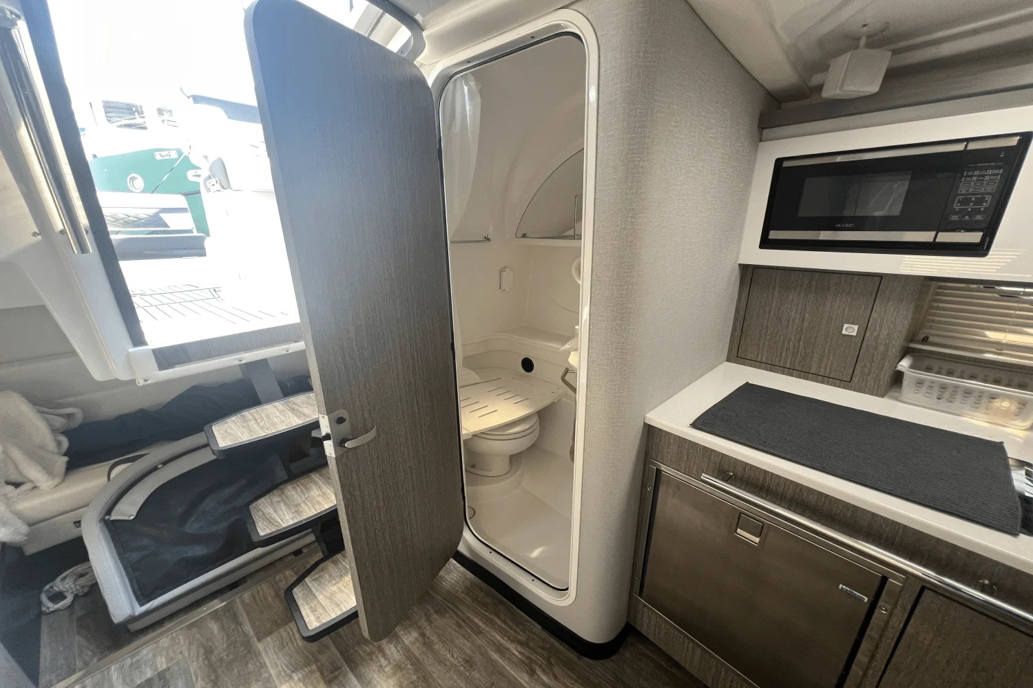 2021 Monterey 335 SPORT YACHT Image Thumbnail #34