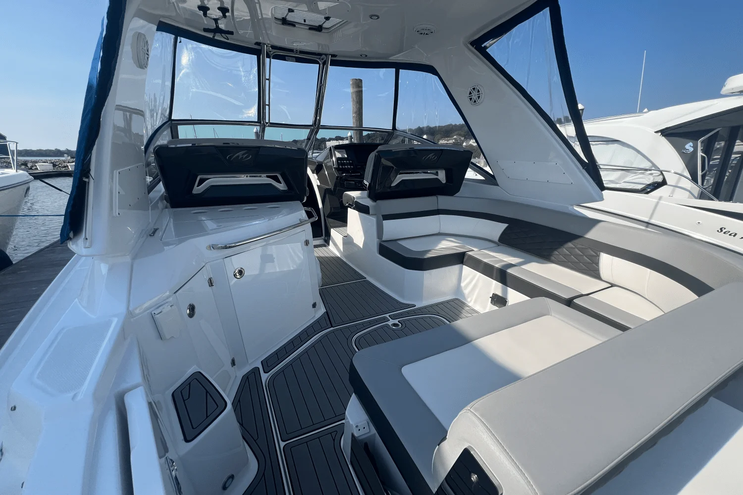 2021 Monterey 335 SPORT YACHT Image Thumbnail #10