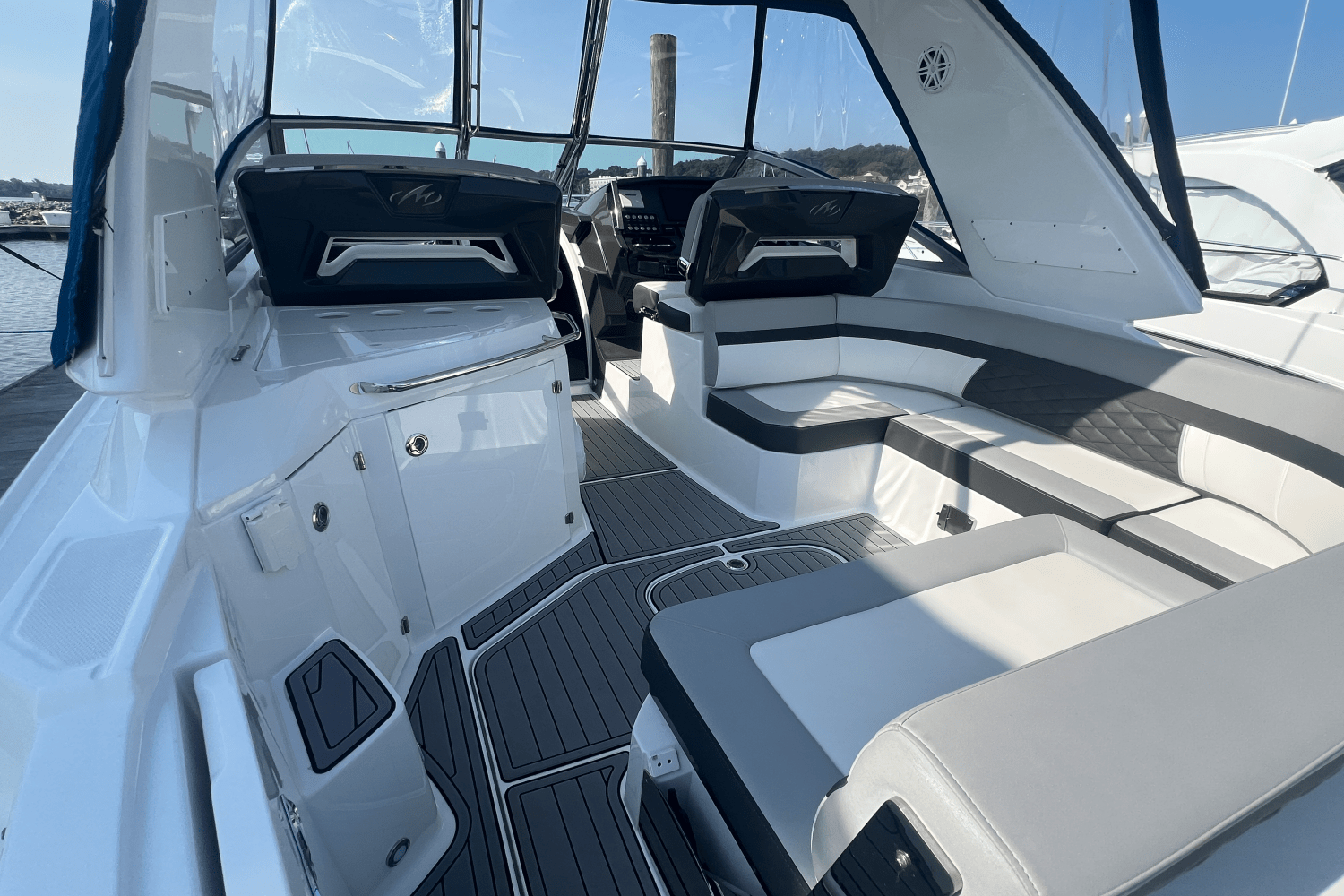 2021 Monterey 335 SPORT YACHT Image Thumbnail #9