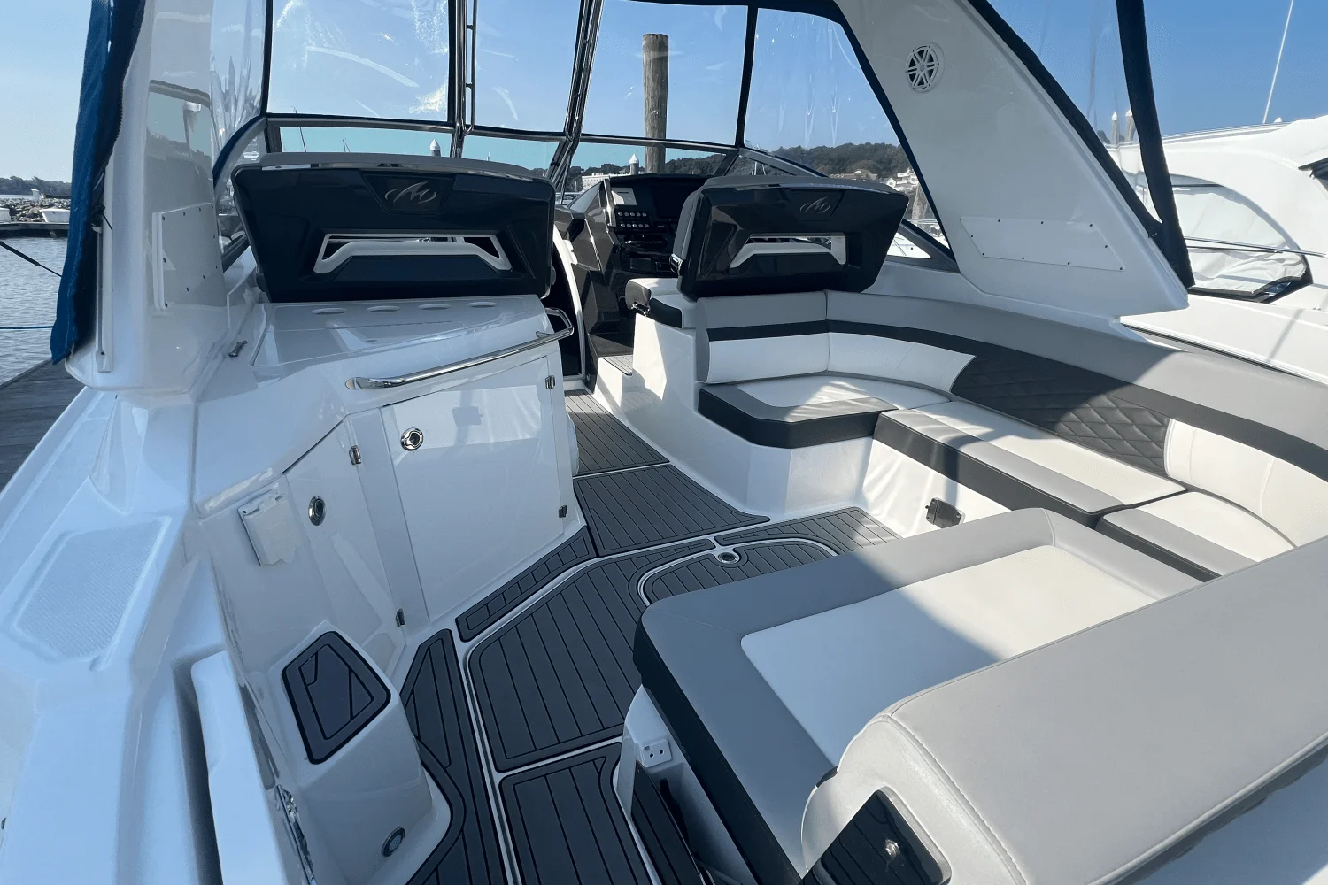 2021 Monterey 335 SPORT YACHT Image Thumbnail #9