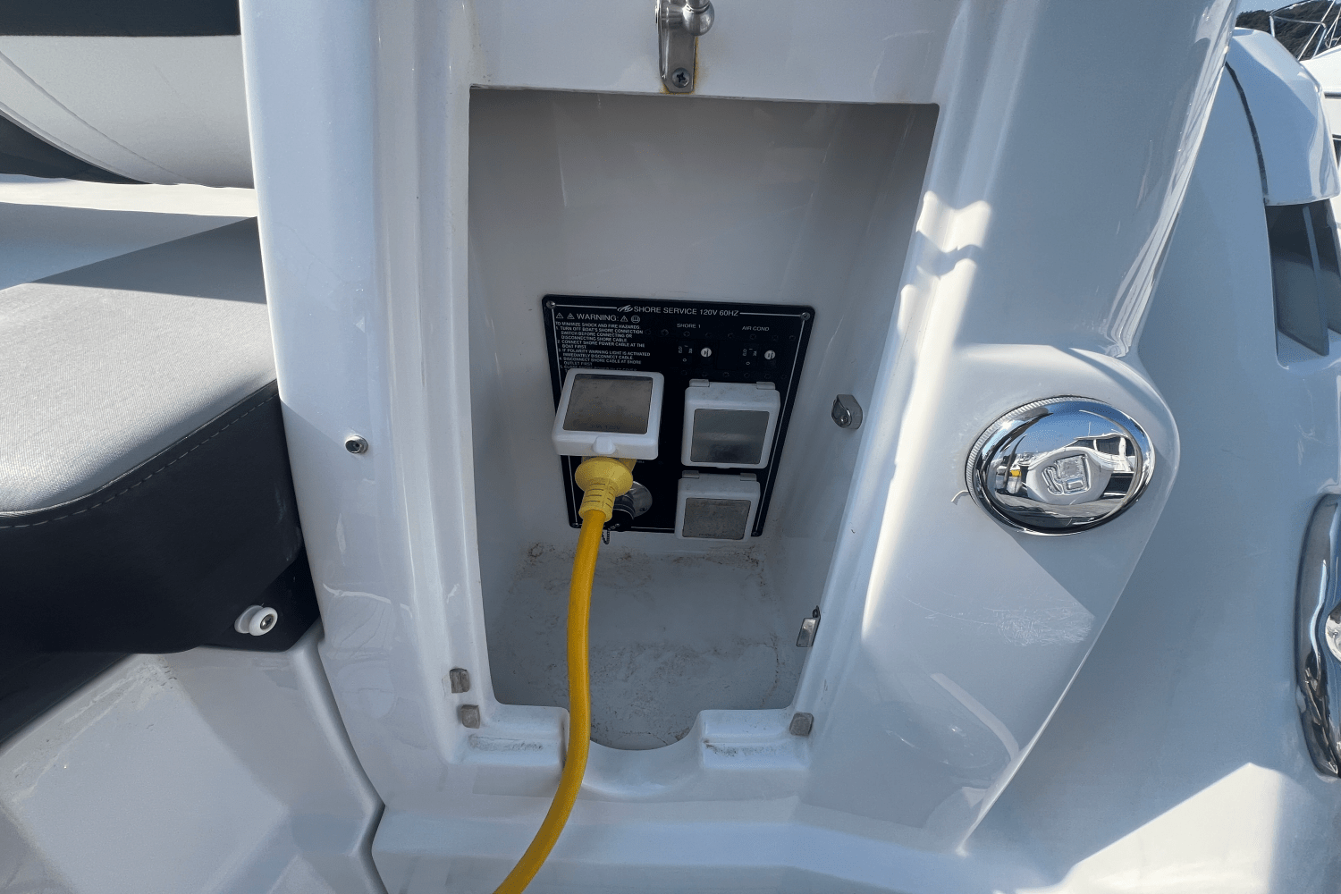 2021 Monterey 335 SPORT YACHT Image Thumbnail #4