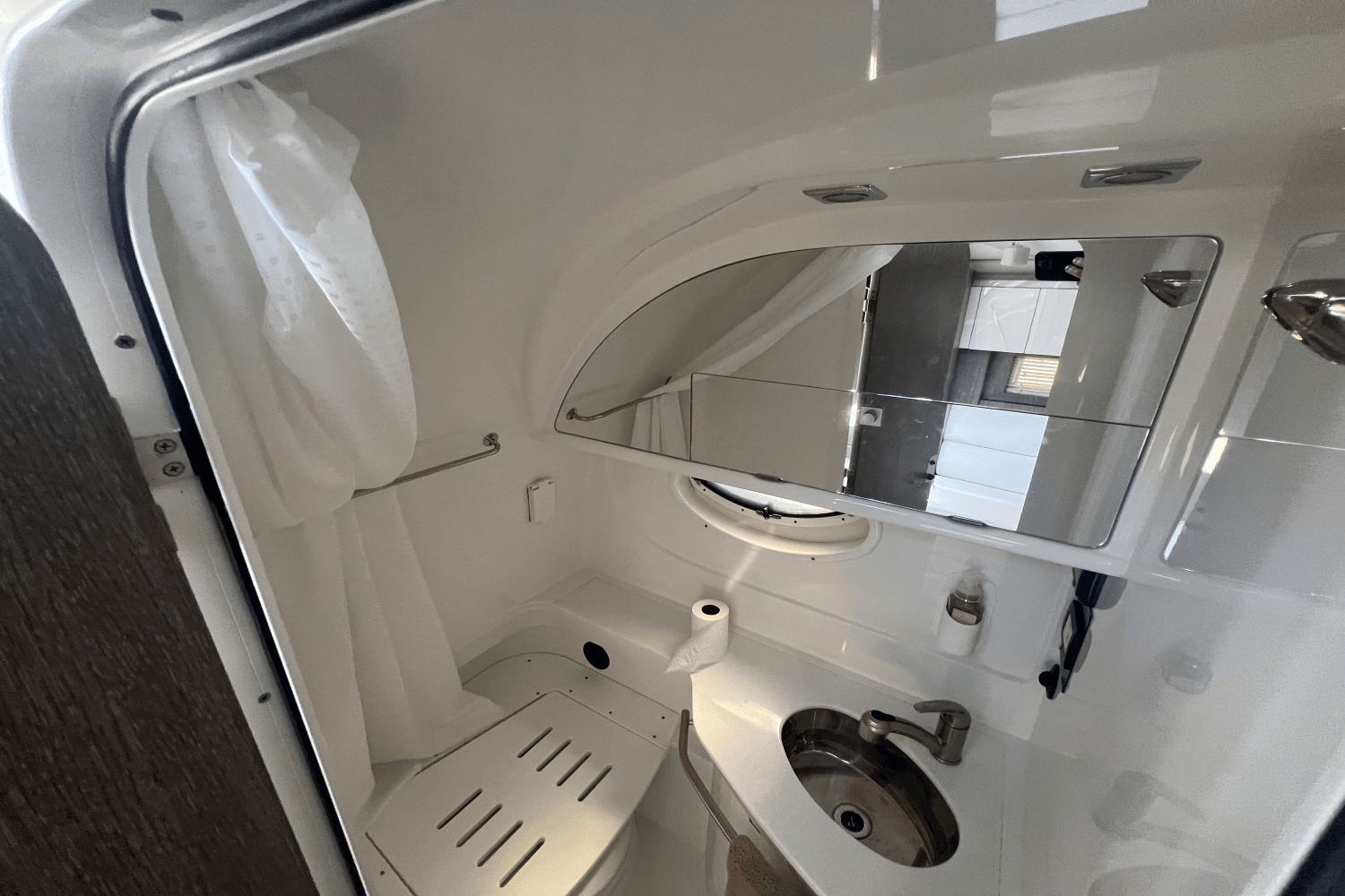 2021 Monterey 335 SPORT YACHT Image Thumbnail #36