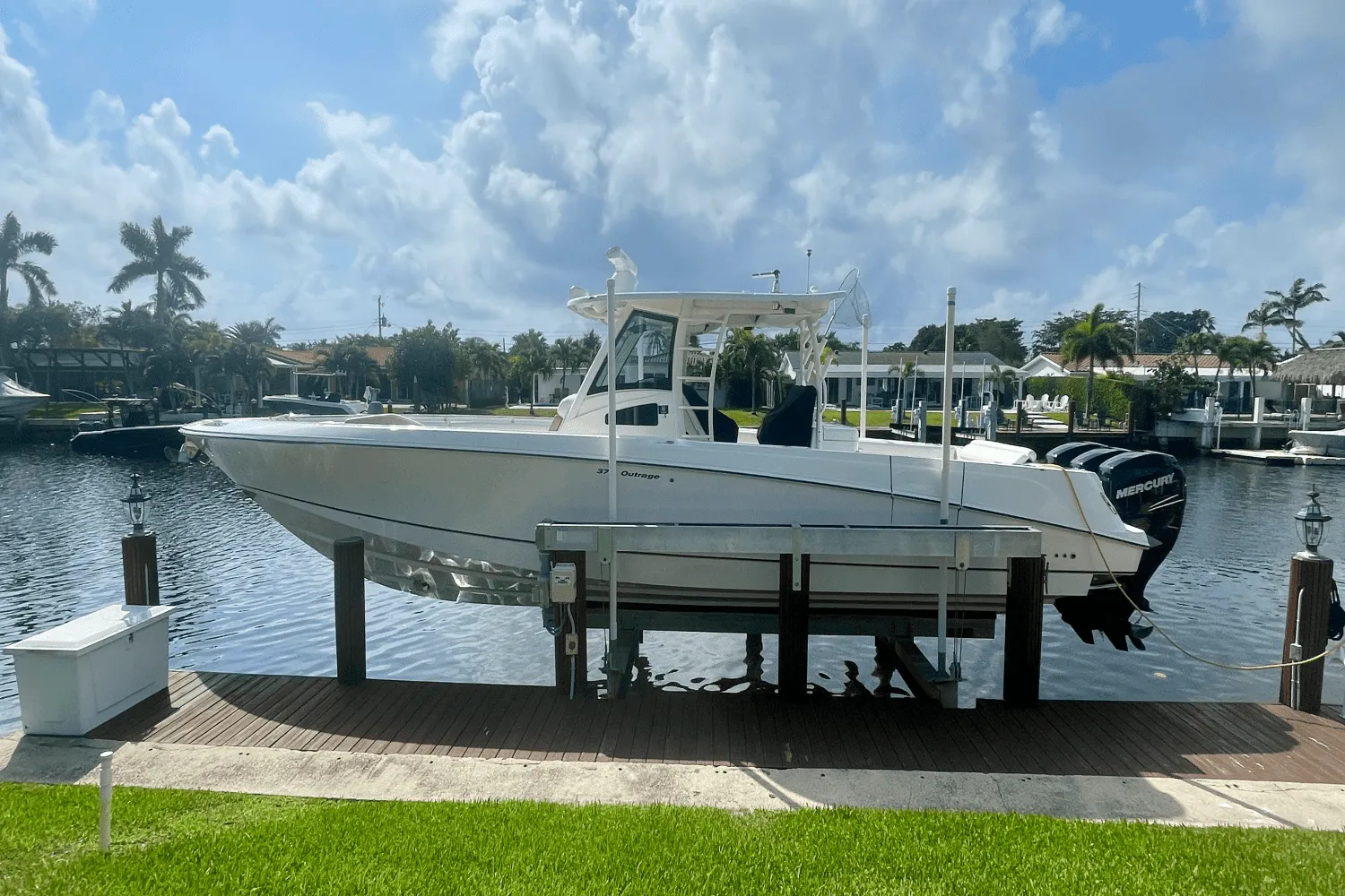 2012 Boston Whaler 370 OUTRAGE Image Thumbnail #2