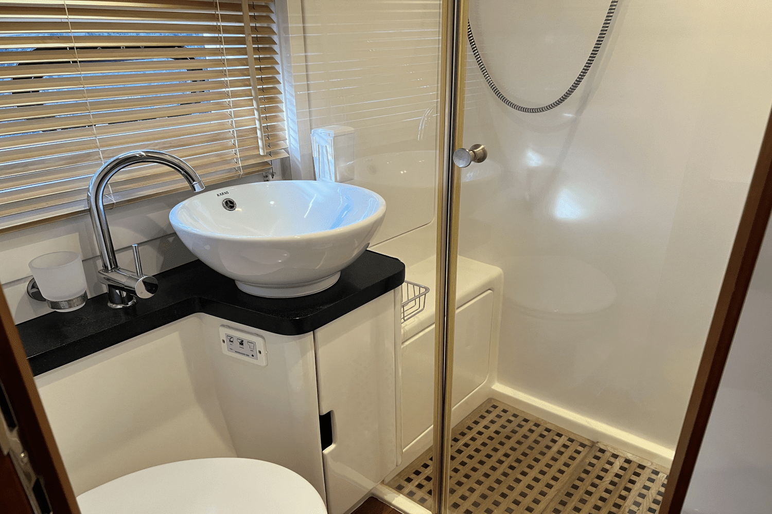 2016 Aquila 48 Image Thumbnail #12