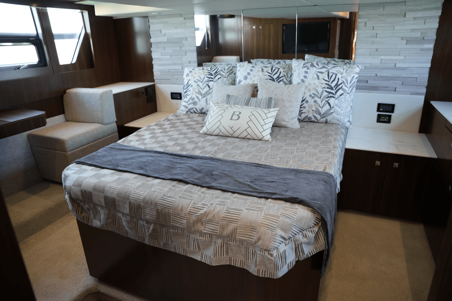 2022 Cruisers Yachts 54 CANTIUS Image Thumbnail #62
