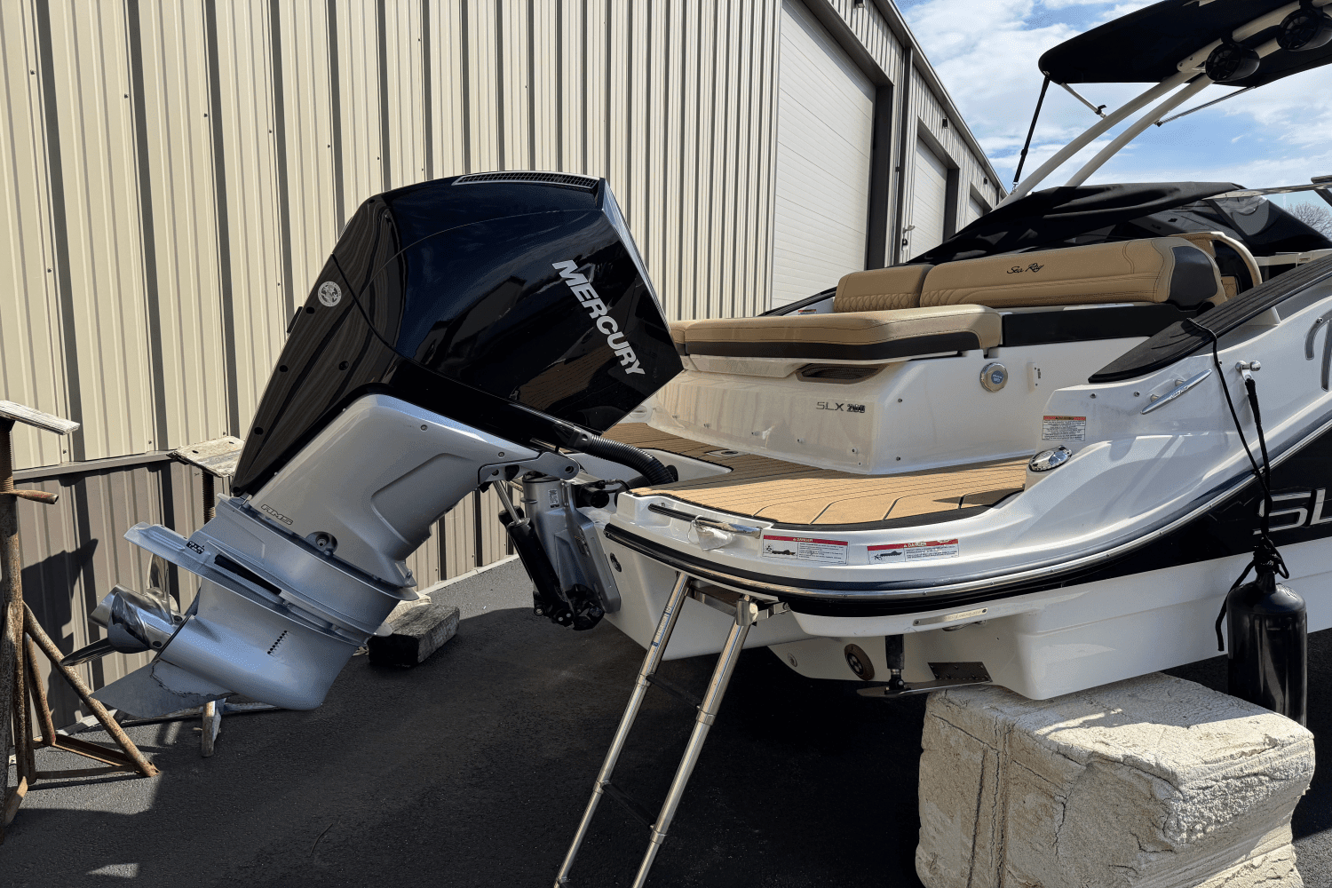 2023 Sea Ray 260 SLX/OB Image Thumbnail #11