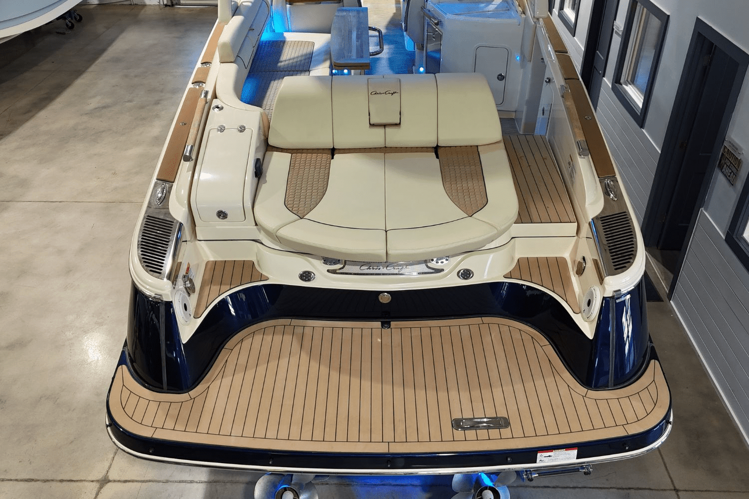 2023 Chris-Craft 31 LAUNCH Image Thumbnail #11