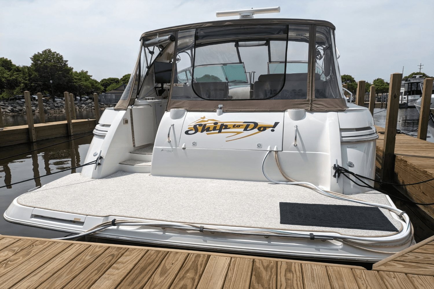 2001 Cruisers Yachts
                                                             3870 EXPRESS Image Thumbnail #6