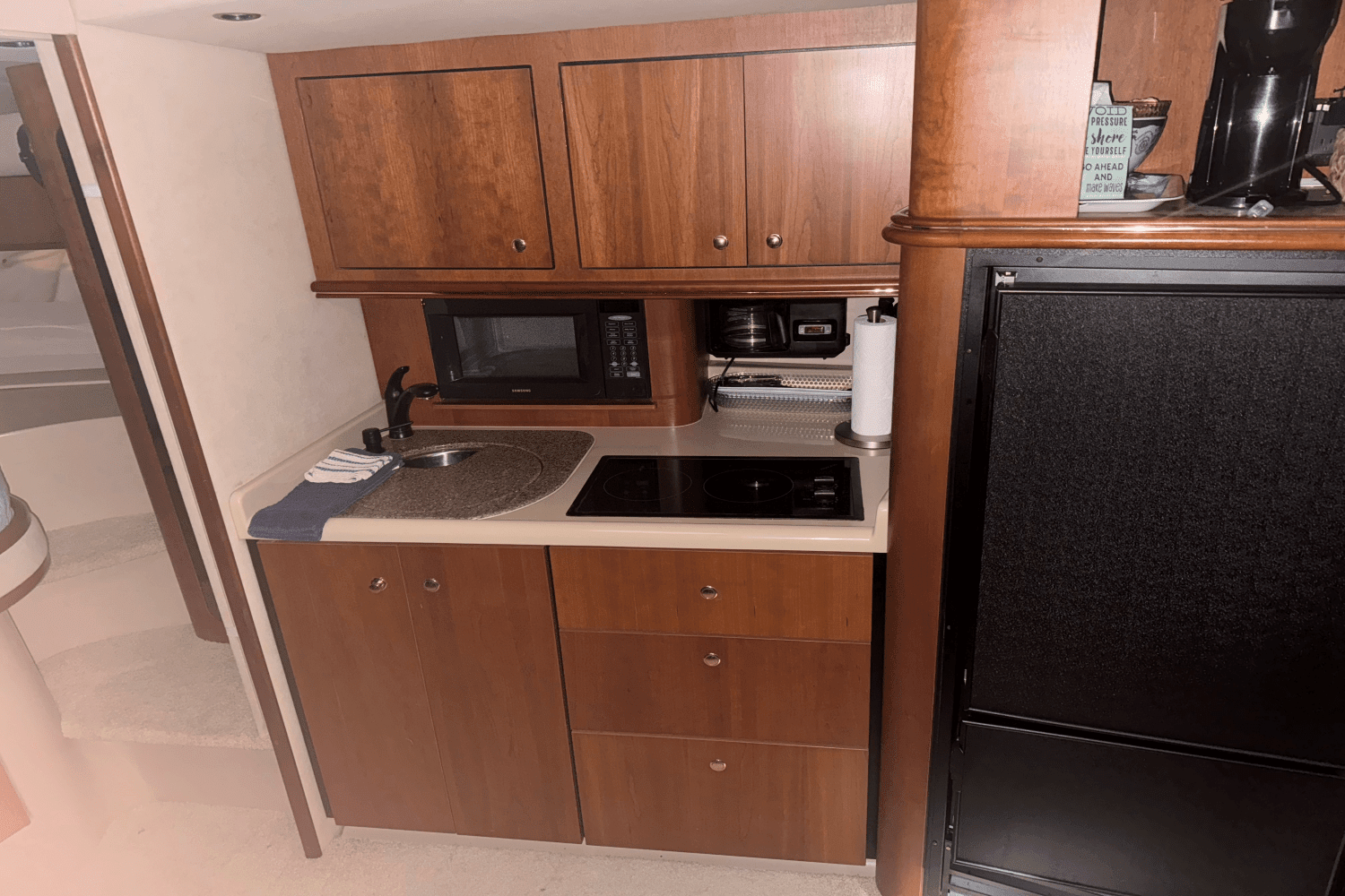 2001 Cruisers Yachts
                                                             3870 EXPRESS Image Thumbnail #23