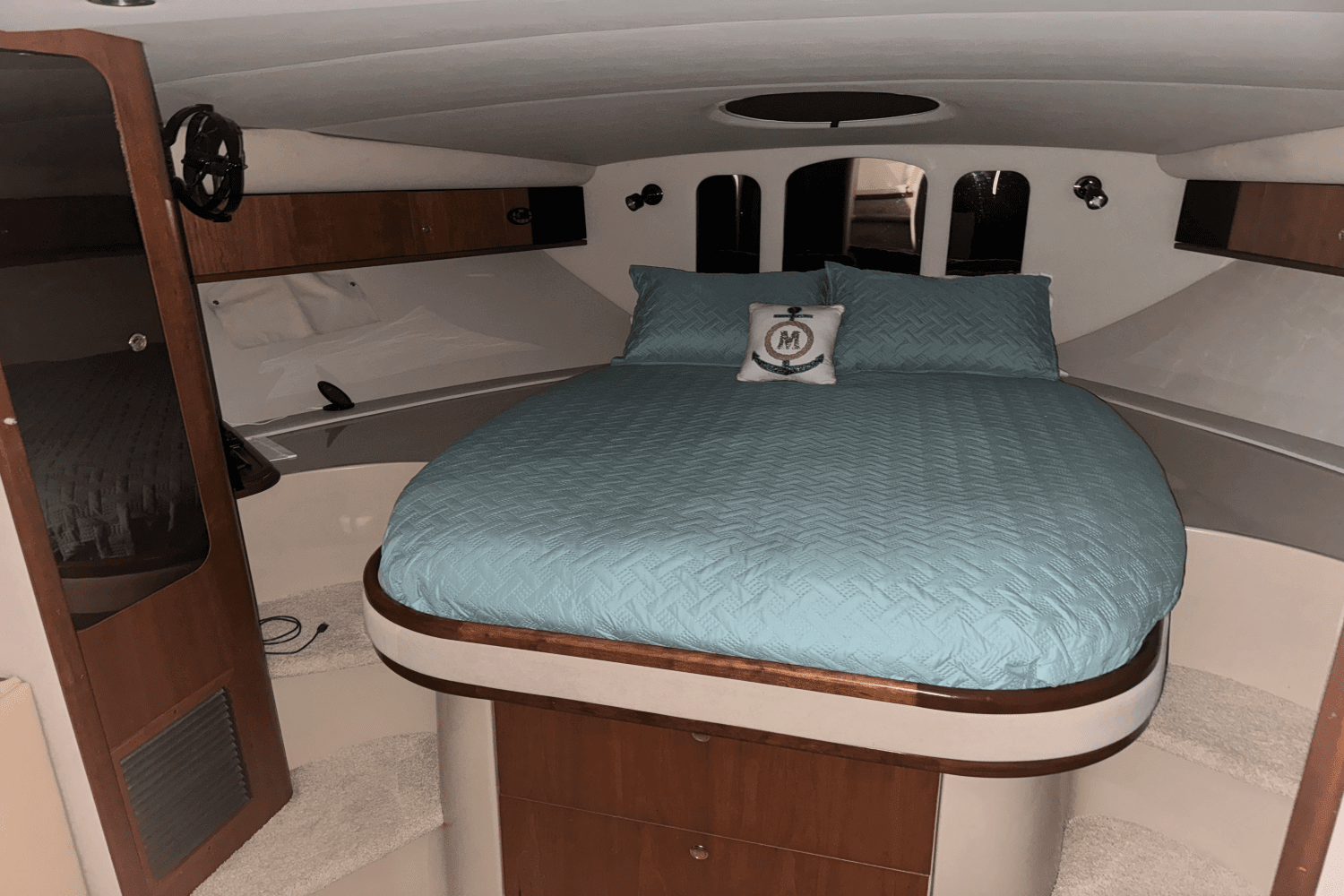 2001 Cruisers Yachts
                                                             3870 EXPRESS Image Thumbnail #21