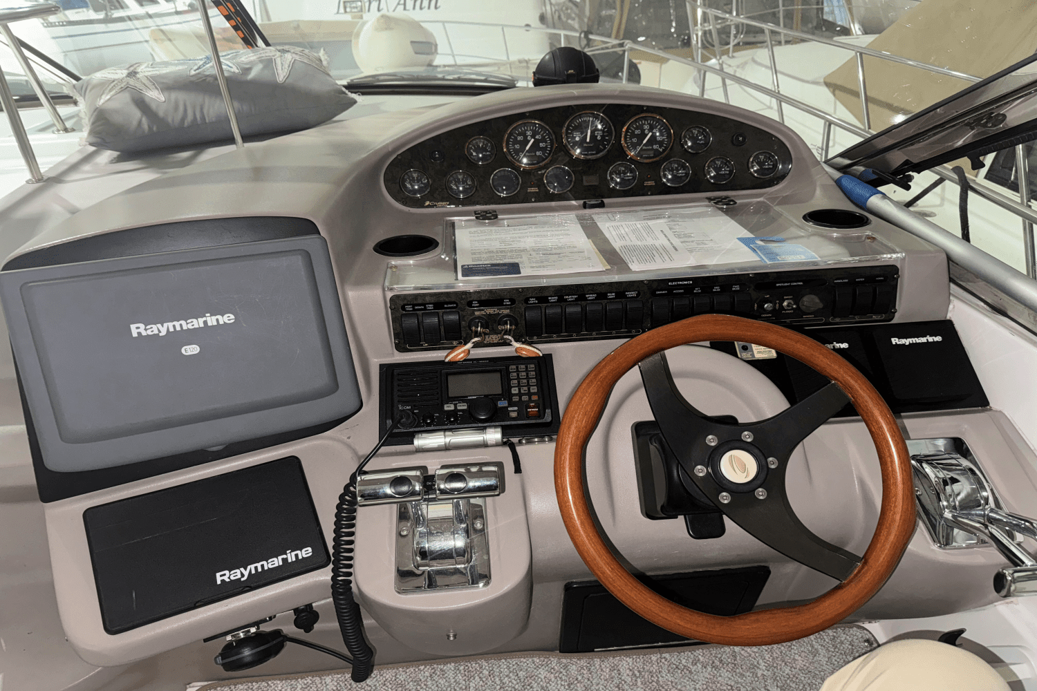 2001 Cruisers Yachts
                                                             3870 EXPRESS Image Thumbnail #15
