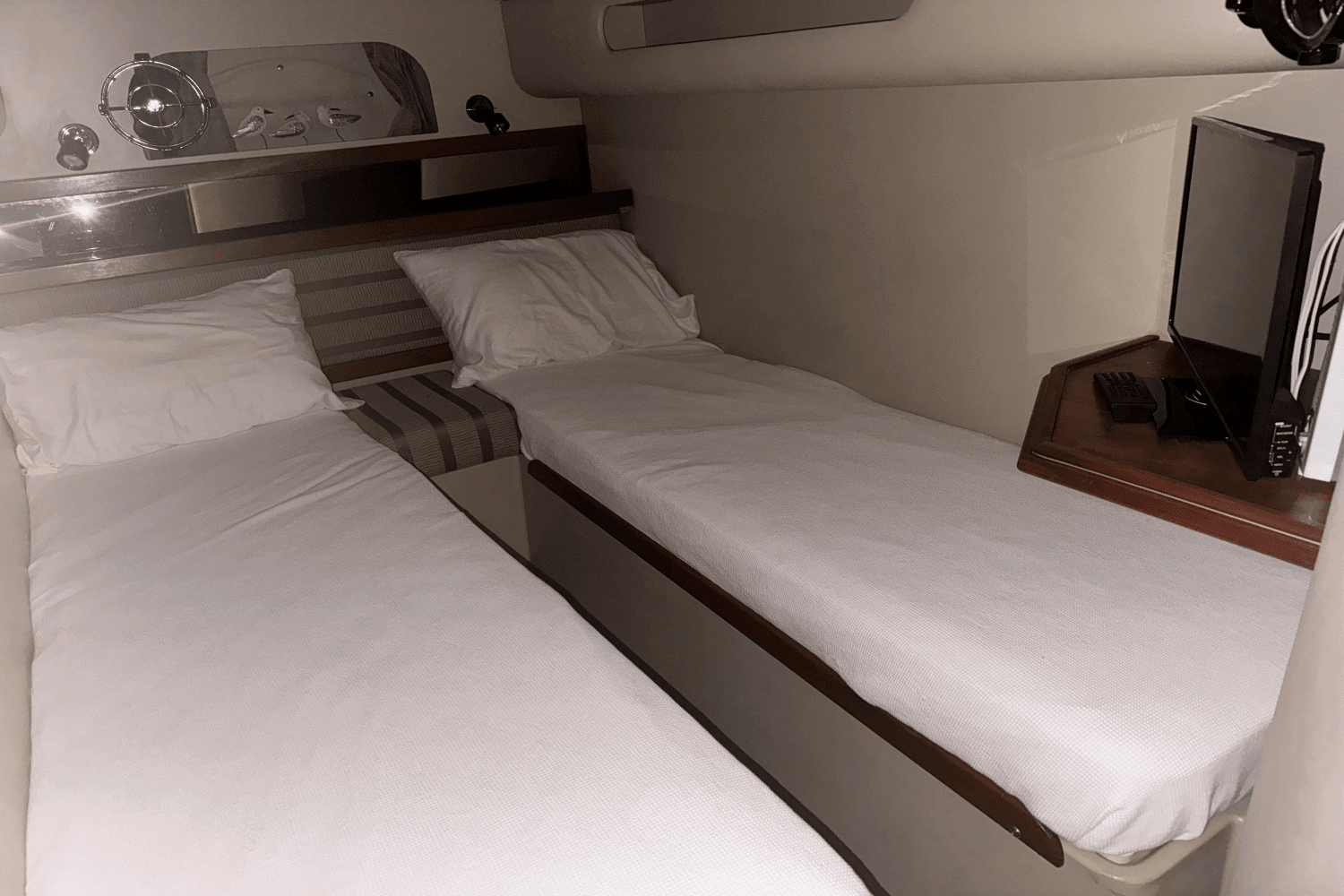 2001 Cruisers Yachts
                                                             3870 EXPRESS Image Thumbnail #22