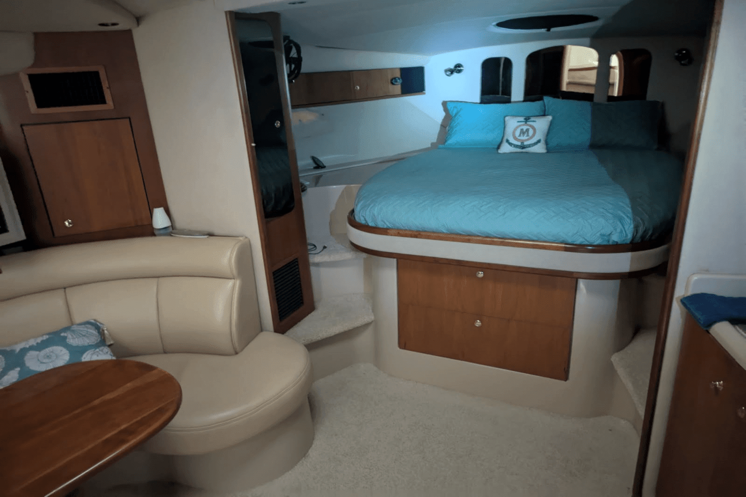 2001 Cruisers Yachts
                                                             3870 EXPRESS Image Thumbnail #20