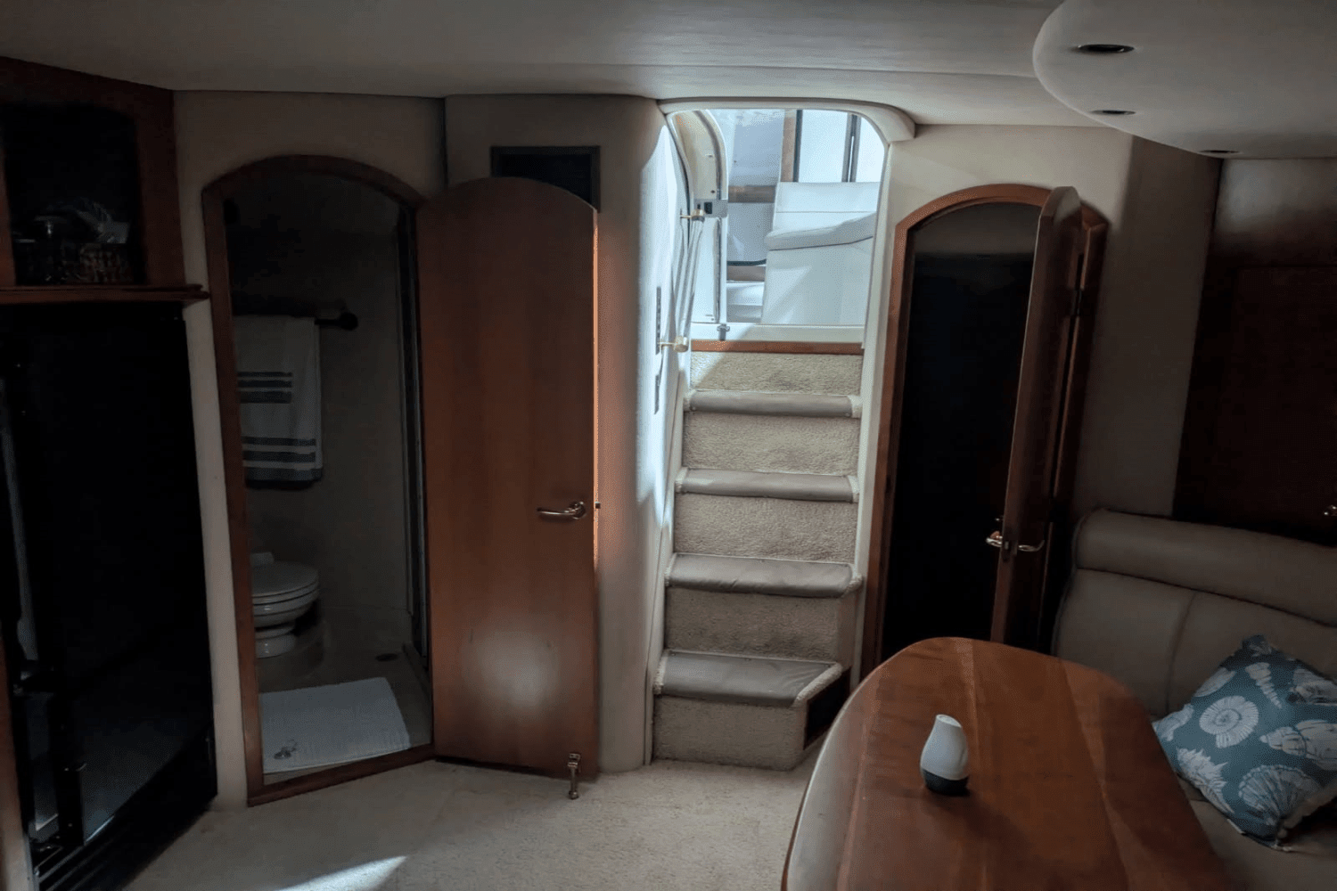 2001 Cruisers Yachts
                                                             3870 EXPRESS Image Thumbnail #18