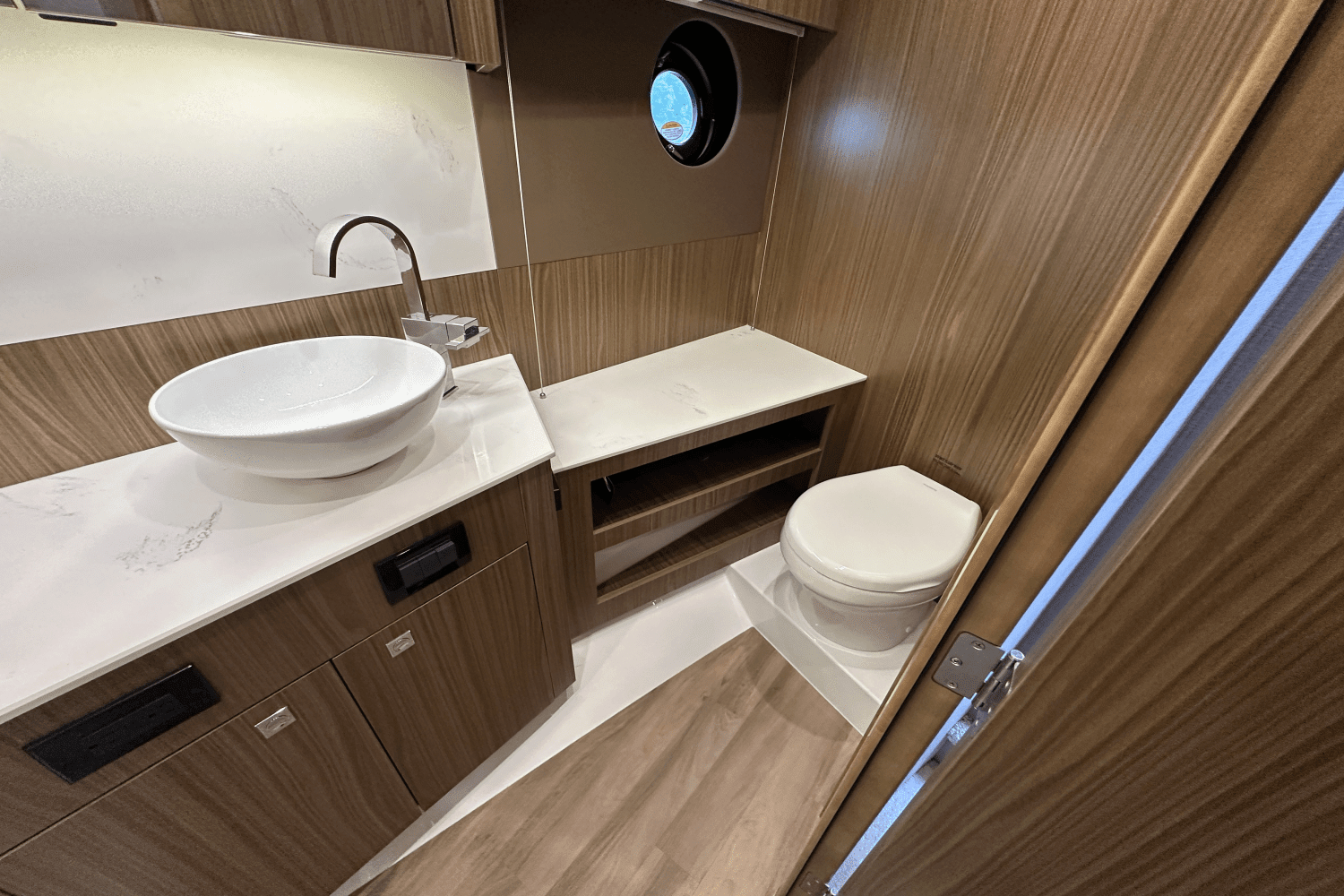 2025 Cruisers Yachts 46 Cantius Image Thumbnail #23