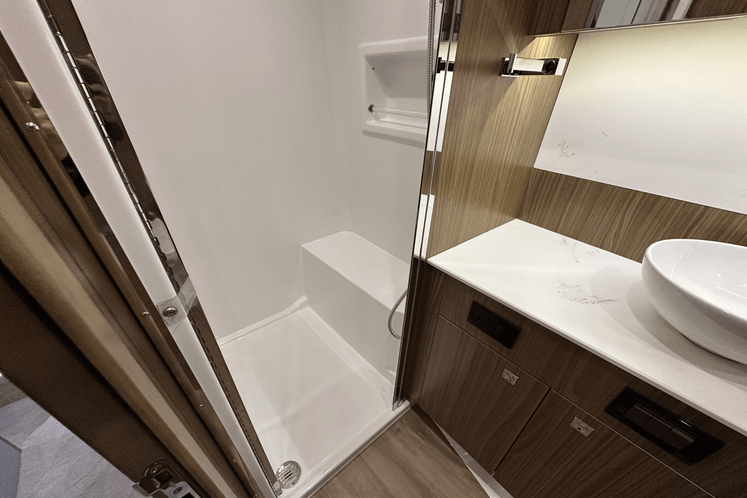 2025 Cruisers Yachts 46 Cantius Image Thumbnail #24