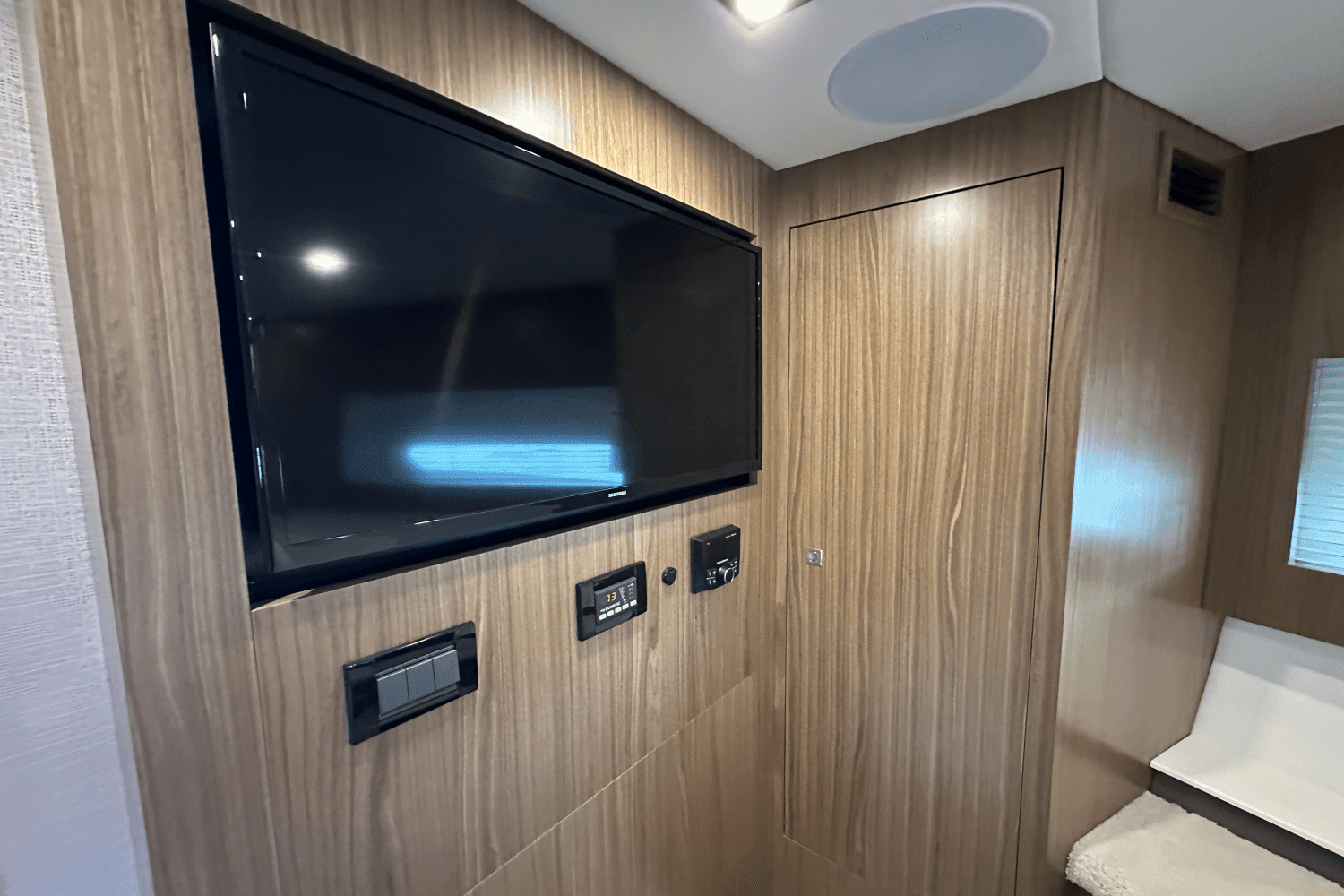 2025 Cruisers Yachts 46 Cantius Image Thumbnail #26