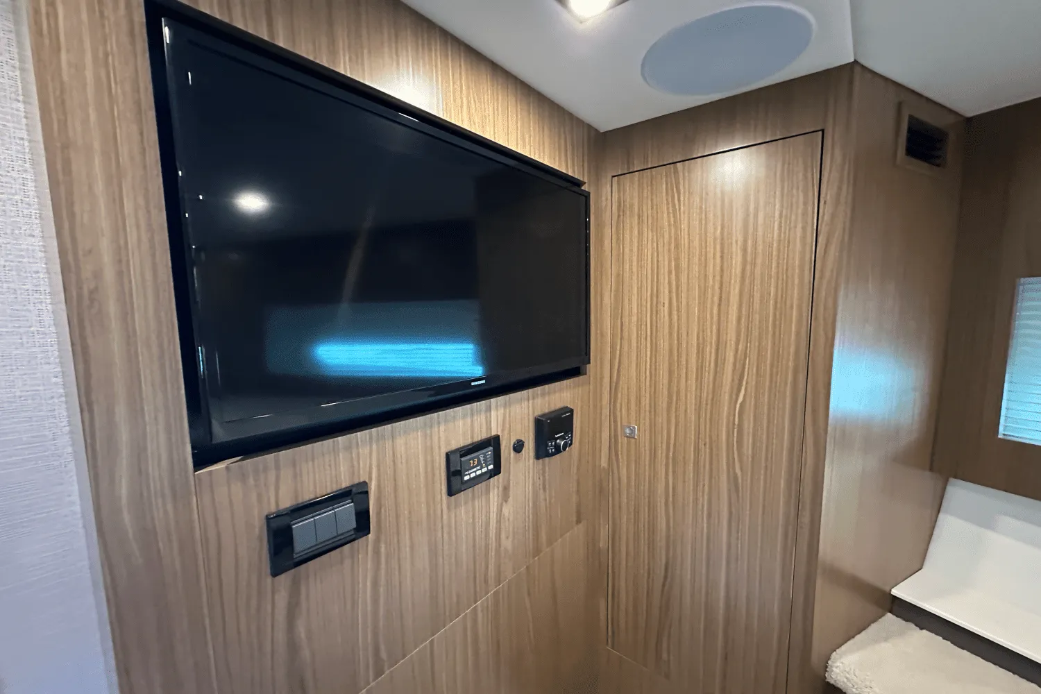 2025 Cruisers Yachts 46 Cantius Image Thumbnail #17