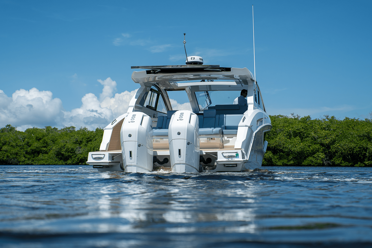 2025 Cruisers Yachts 42 GLS Outboard Image Thumbnail #30