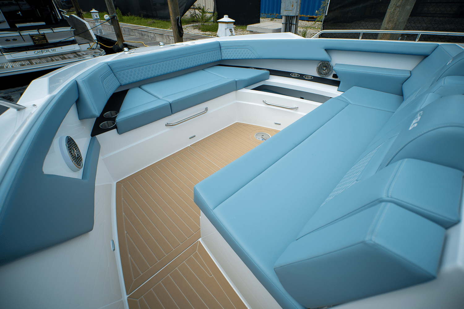 2025 Cruisers Yachts 42 GLS Outboard Image Thumbnail #23