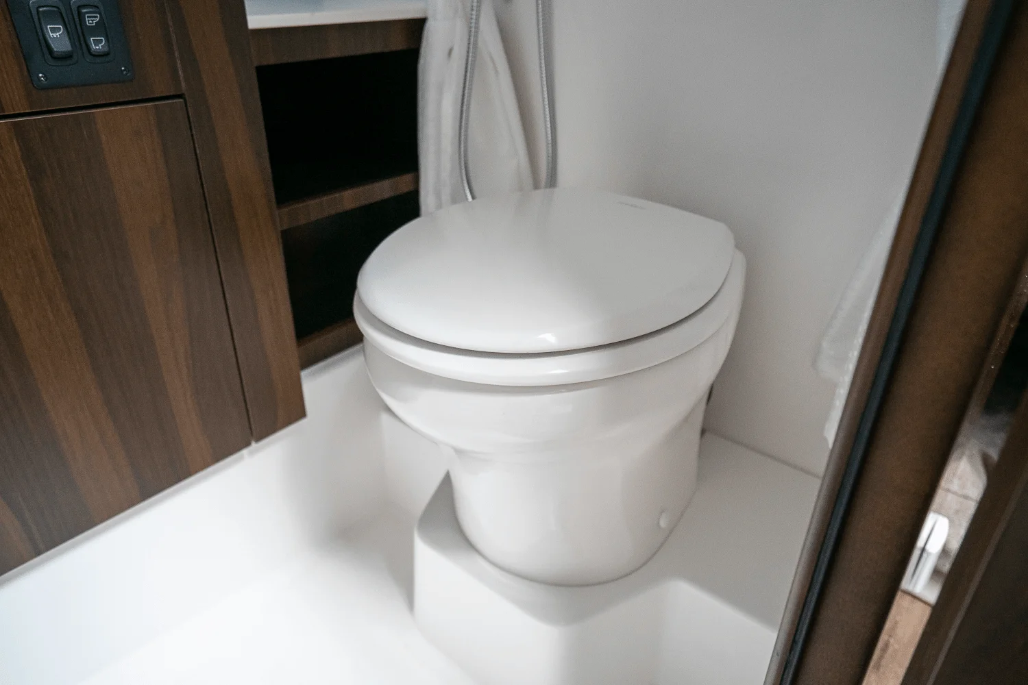 2025 Cruisers Yachts 42 GLS Outboard Image Thumbnail #20