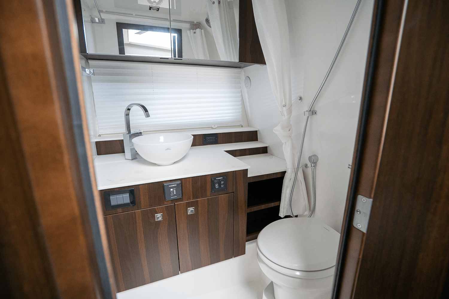 2025 Cruisers Yachts 42 GLS Outboard Image Thumbnail #18