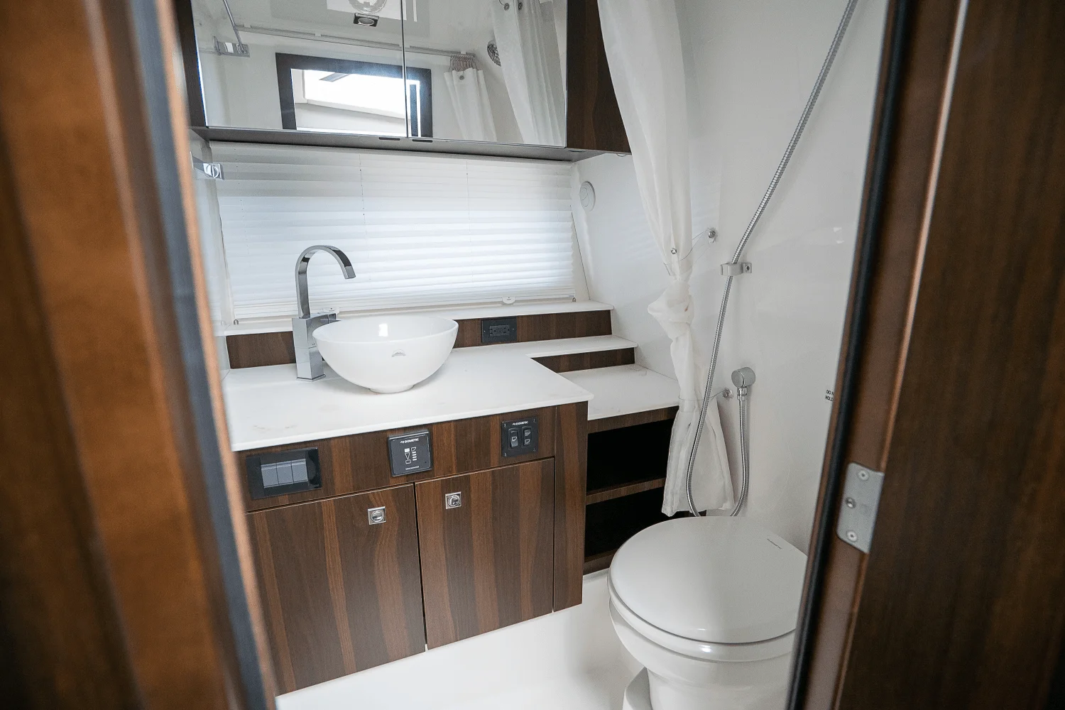 2025 Cruisers Yachts 42 GLS Outboard Image Thumbnail #18