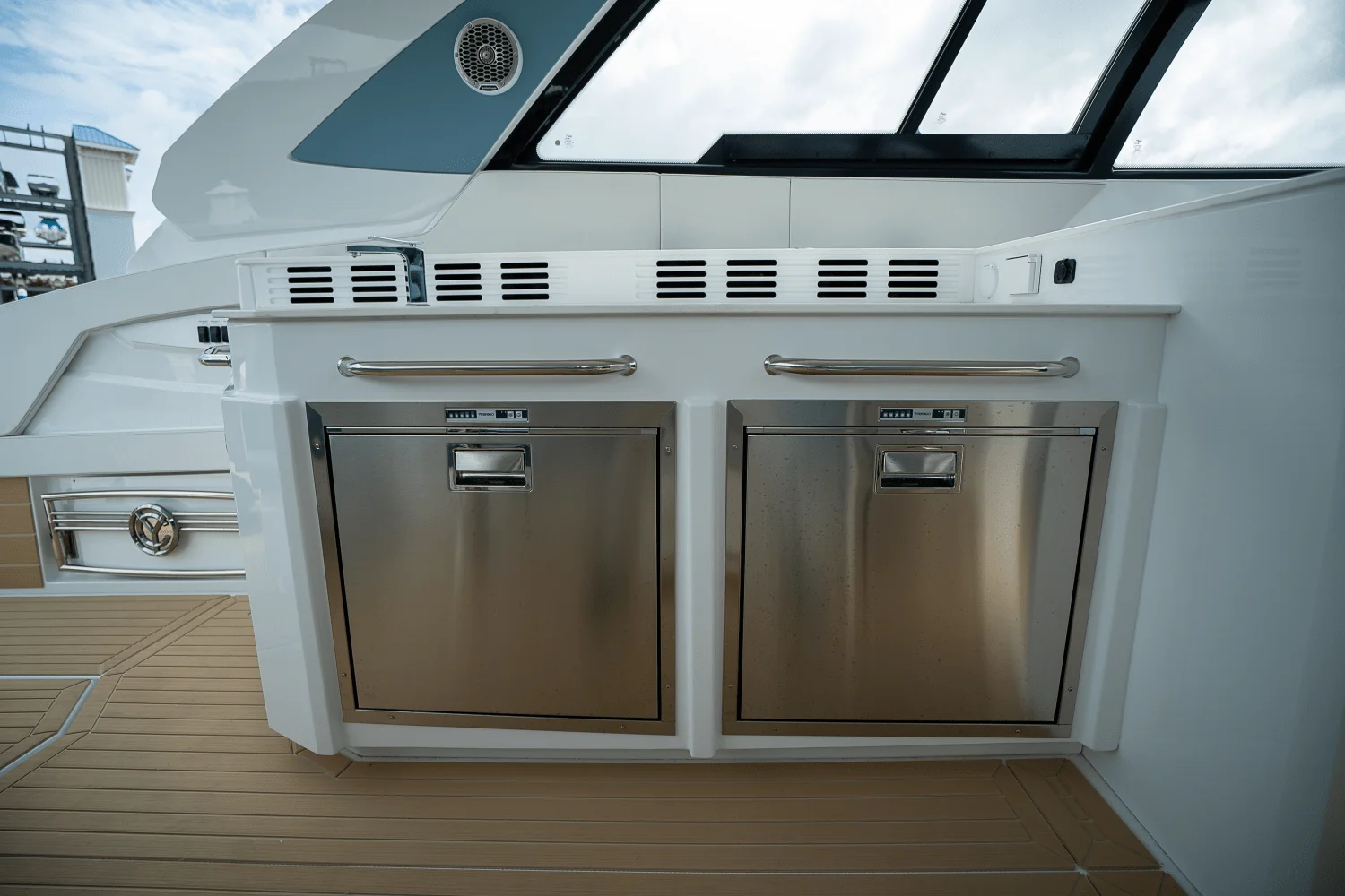 2025 Cruisers Yachts 42 GLS Outboard Image Thumbnail #11