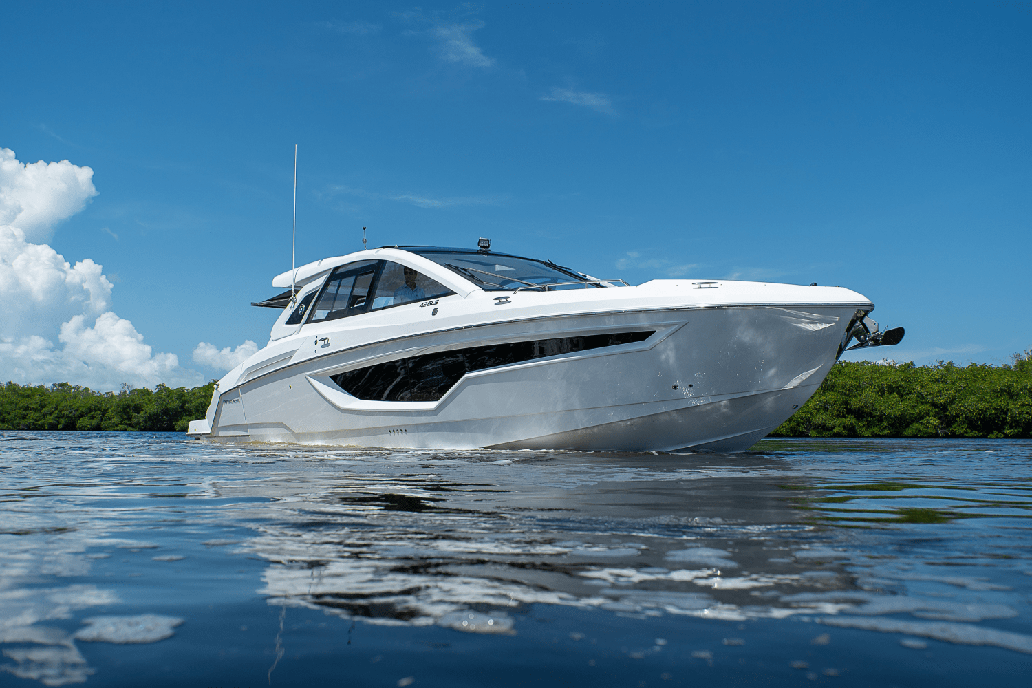 2025 Cruisers Yachts 42 GLS Outboard Image Thumbnail #36