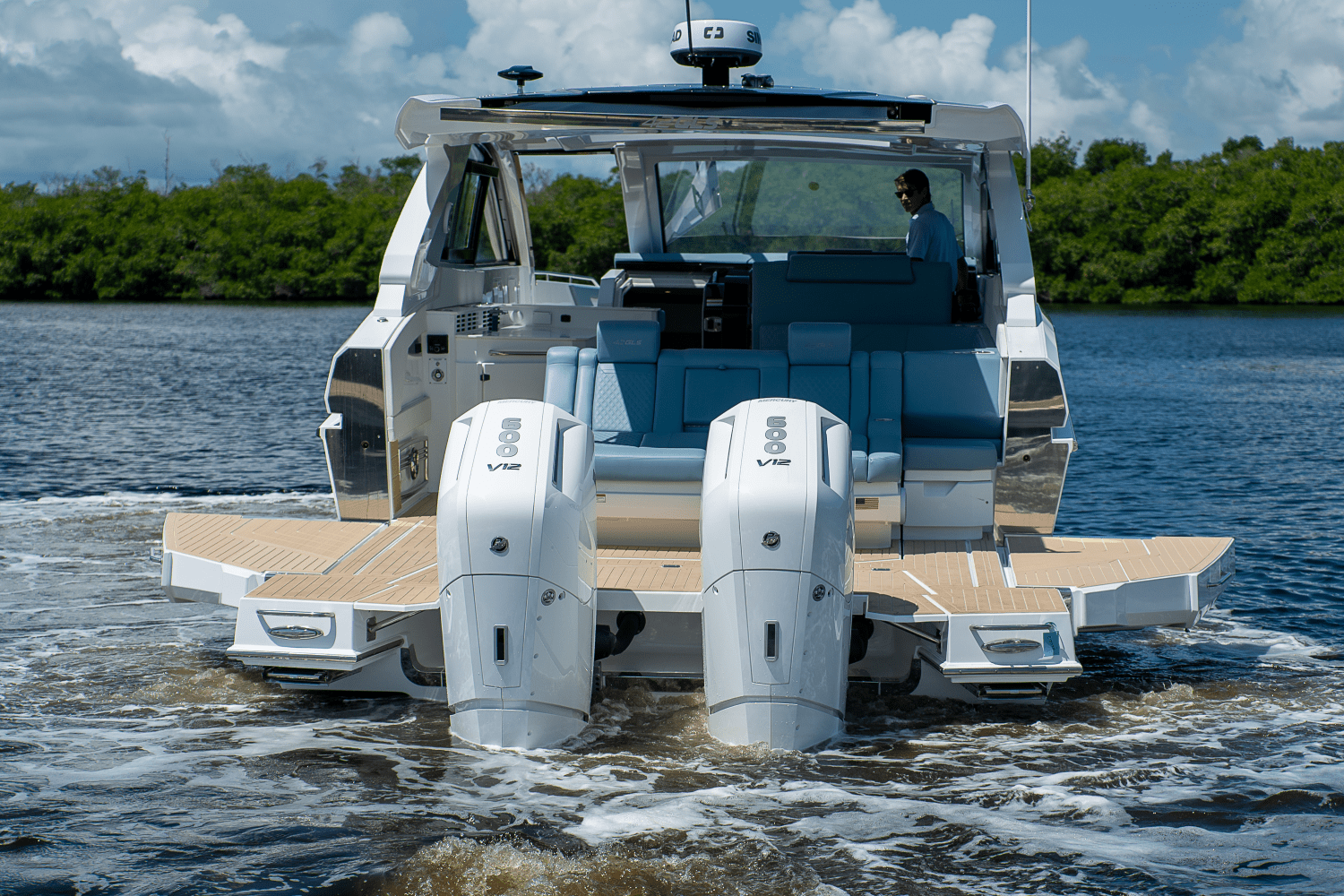 2025 Cruisers Yachts 42 GLS Outboard Image Thumbnail #28