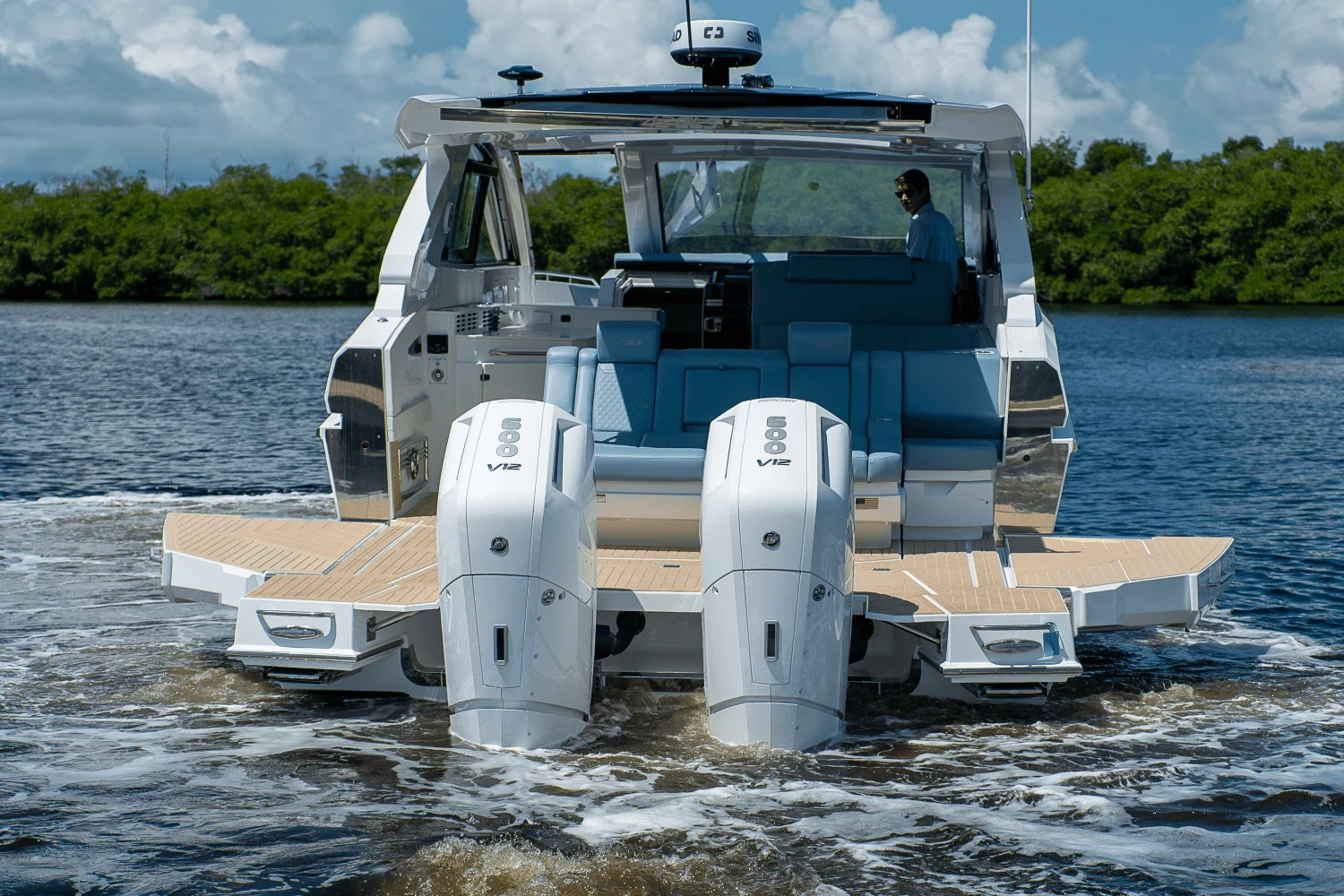 2025 Cruisers Yachts 42 GLS Outboard Image Thumbnail #28