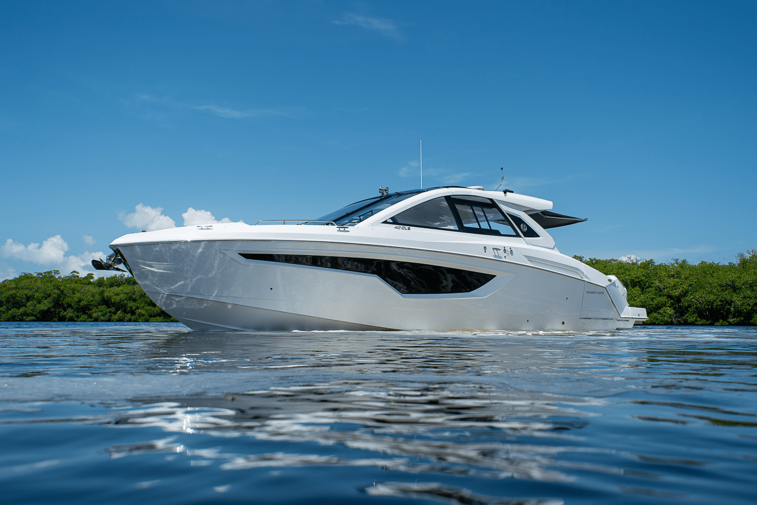 2025 Cruisers Yachts 42 GLS Outboard Image Thumbnail #40