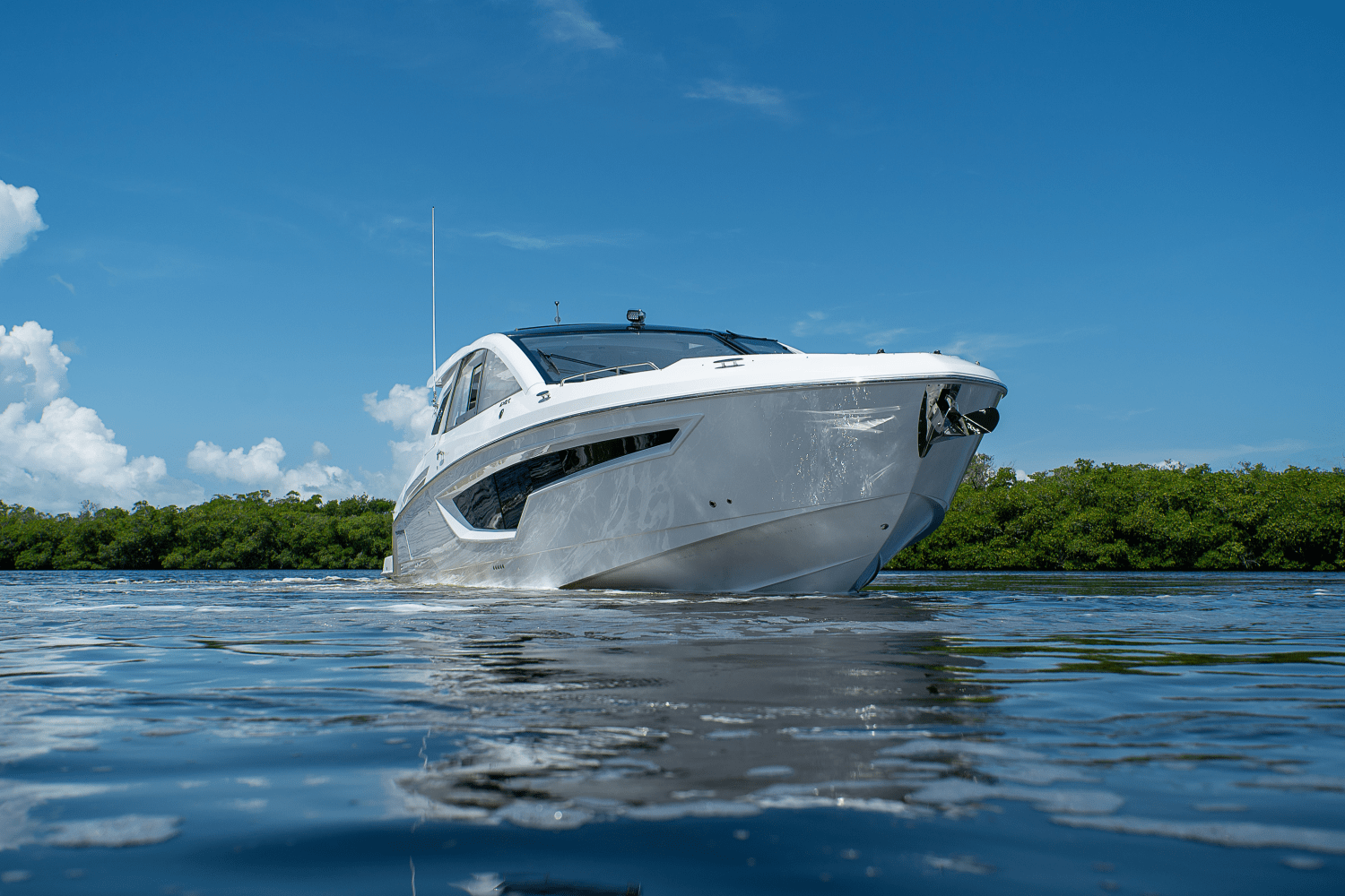 2025 Cruisers Yachts 42 GLS Outboard Image Thumbnail #37