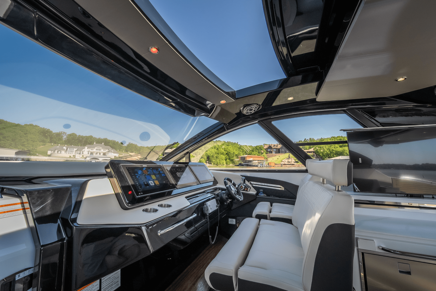 2025 Cruisers Yachts 50 GLS Outboard Image Thumbnail #29