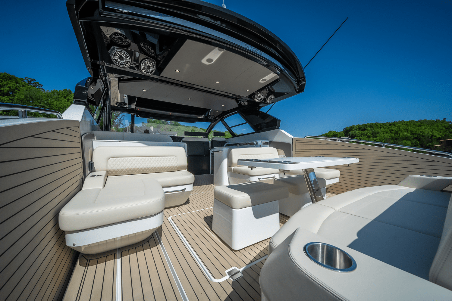 2025 Cruisers Yachts 50 GLS Outboard Image Thumbnail #17