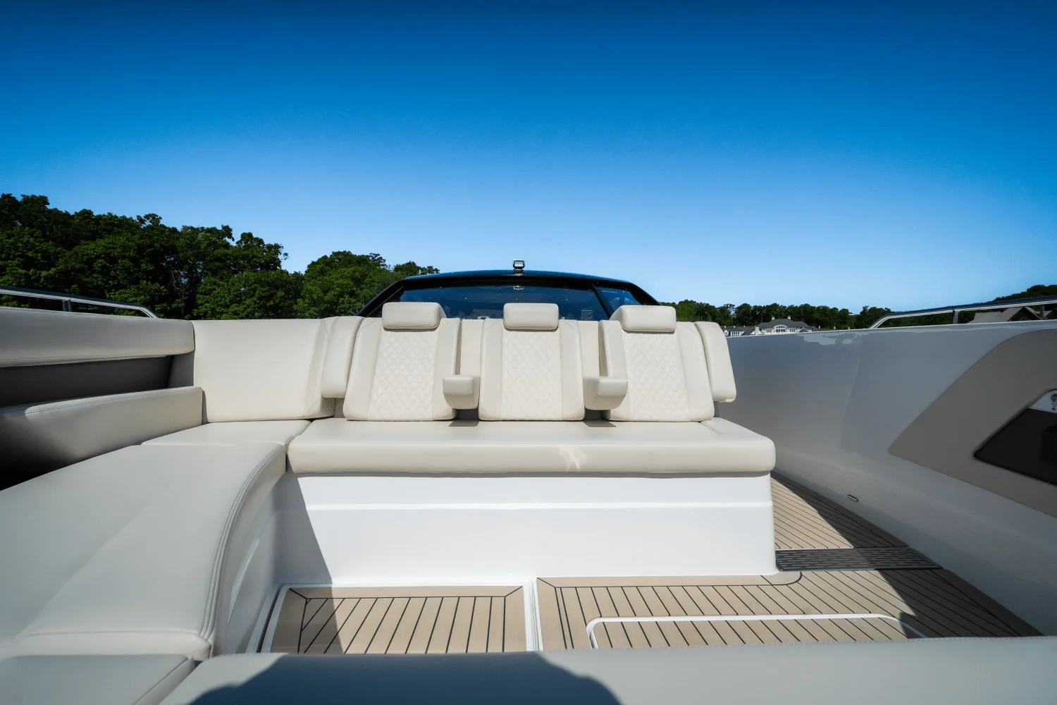 2025 Cruisers Yachts 50 GLS Outboard Image Thumbnail #43