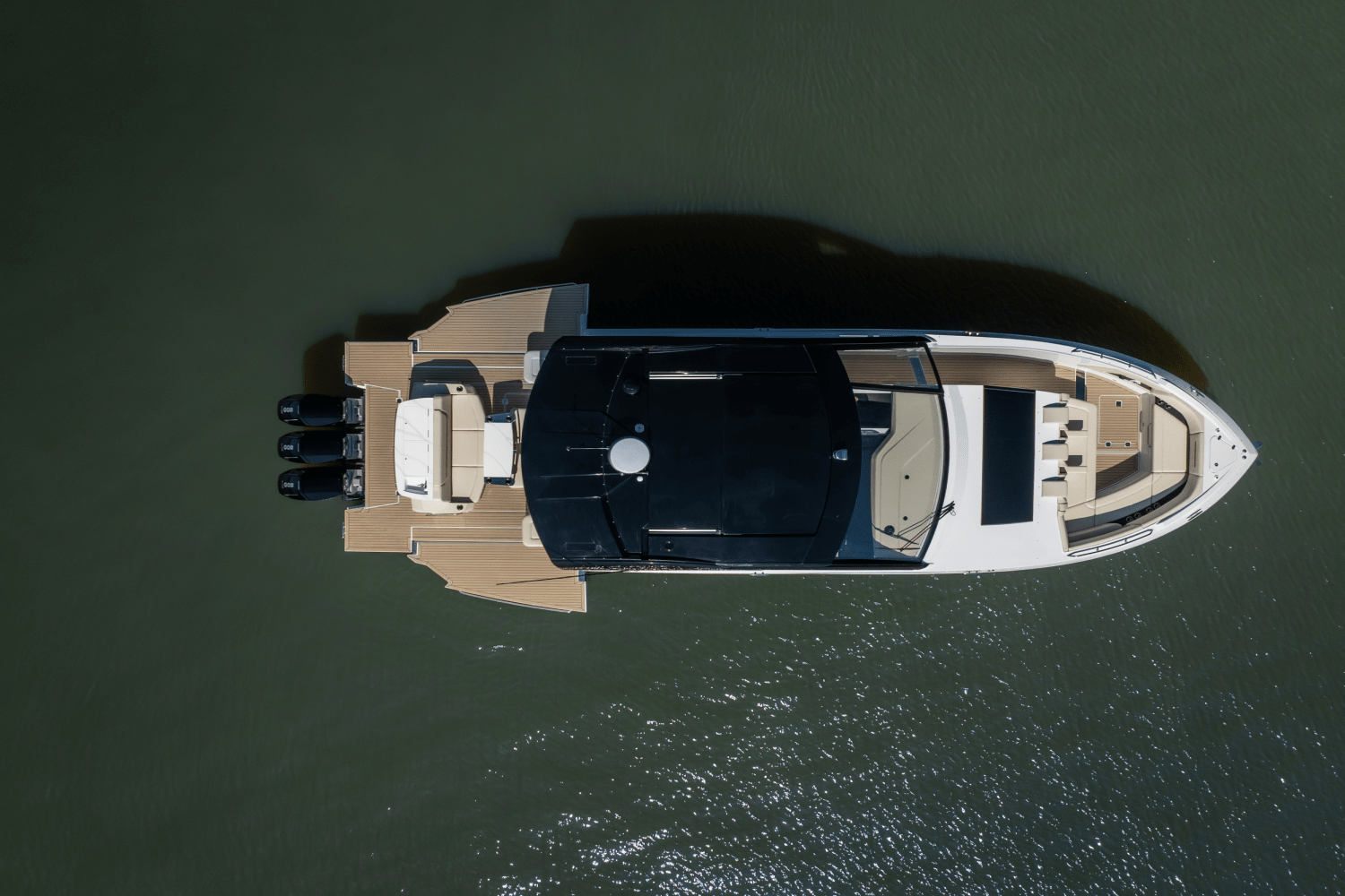 2025 Cruisers Yachts 50 GLS Outboard Image Thumbnail #4