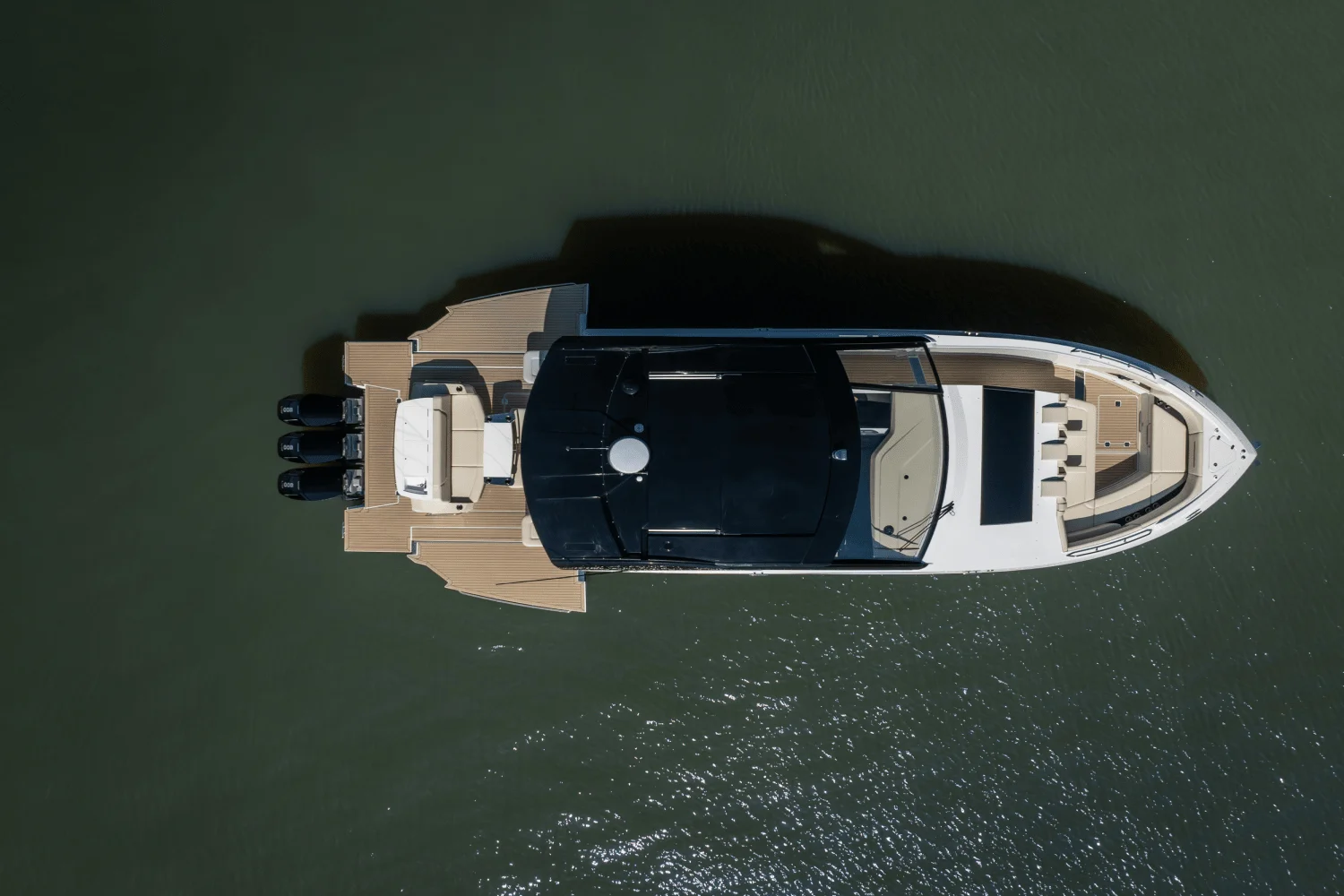 2025 Cruisers Yachts 50 GLS Outboard Image Thumbnail #4