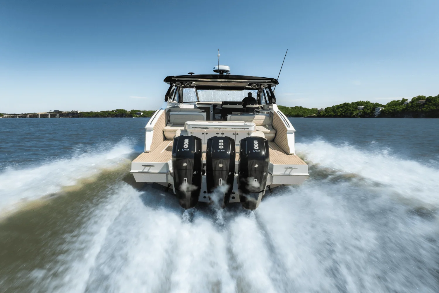 2025 Cruisers Yachts 50 GLS Outboard Image Thumbnail #9