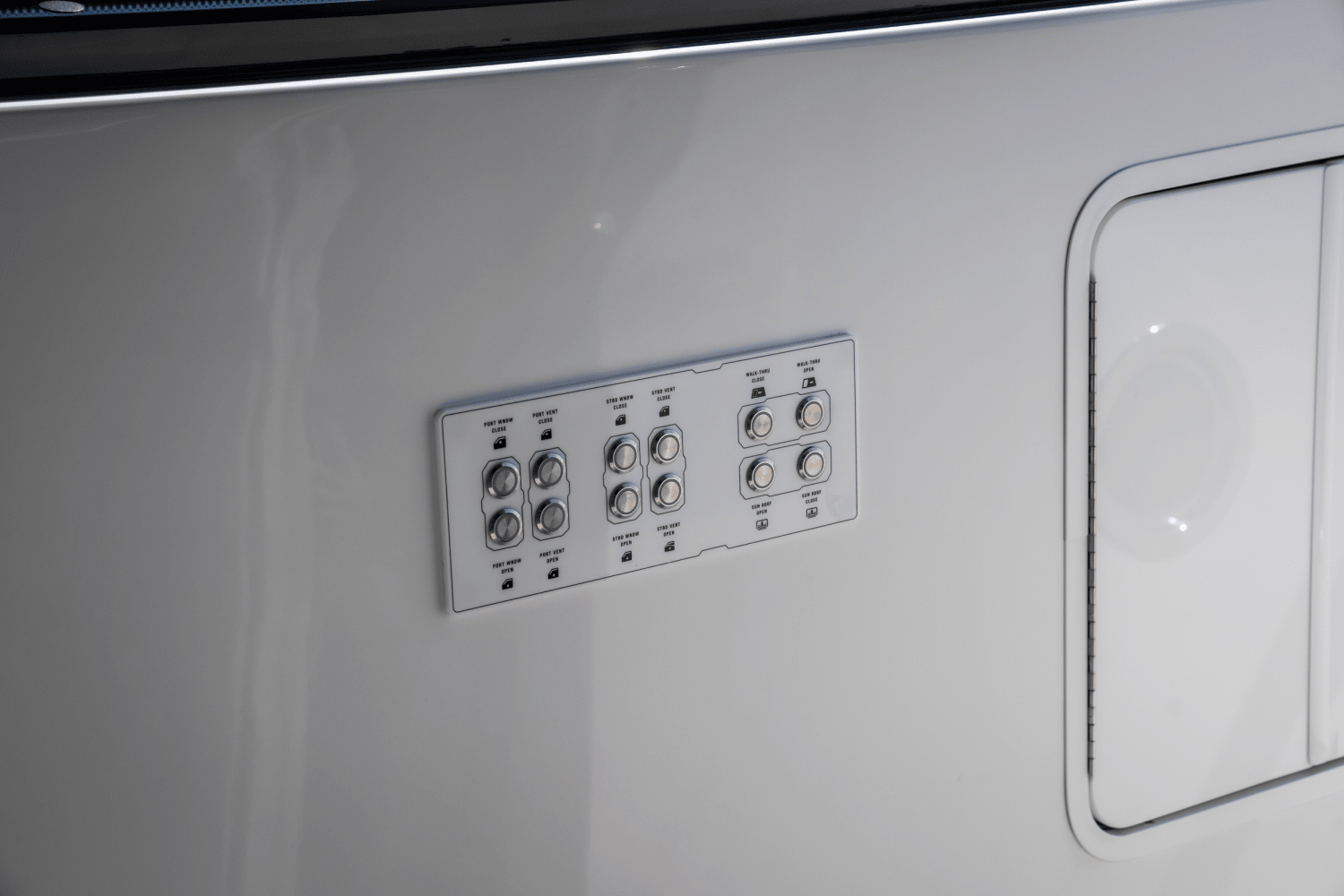 2025 Cruisers Yachts 50 GLS Outboard Image Thumbnail #35