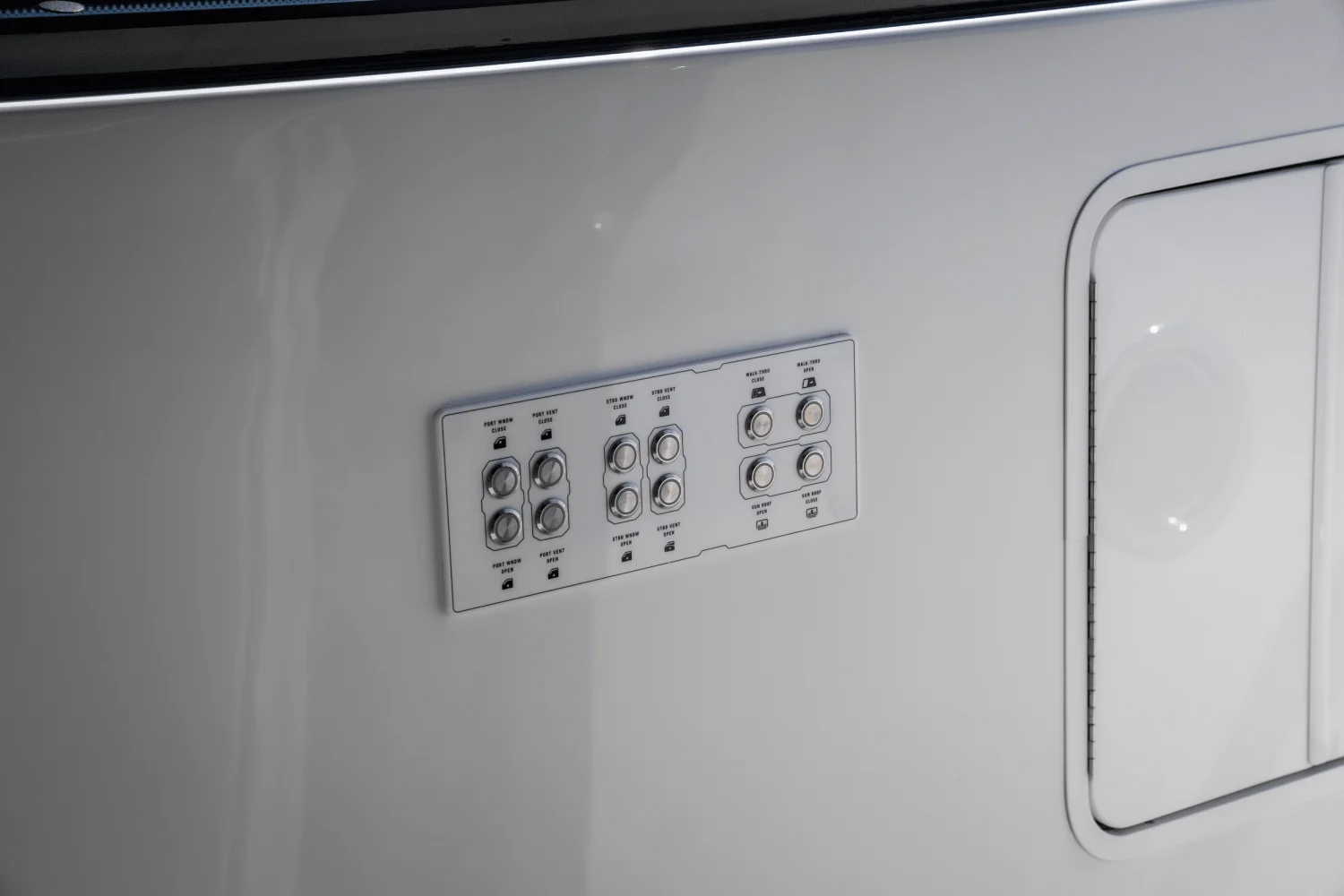 2025 Cruisers Yachts 50 GLS Outboard Image Thumbnail #35