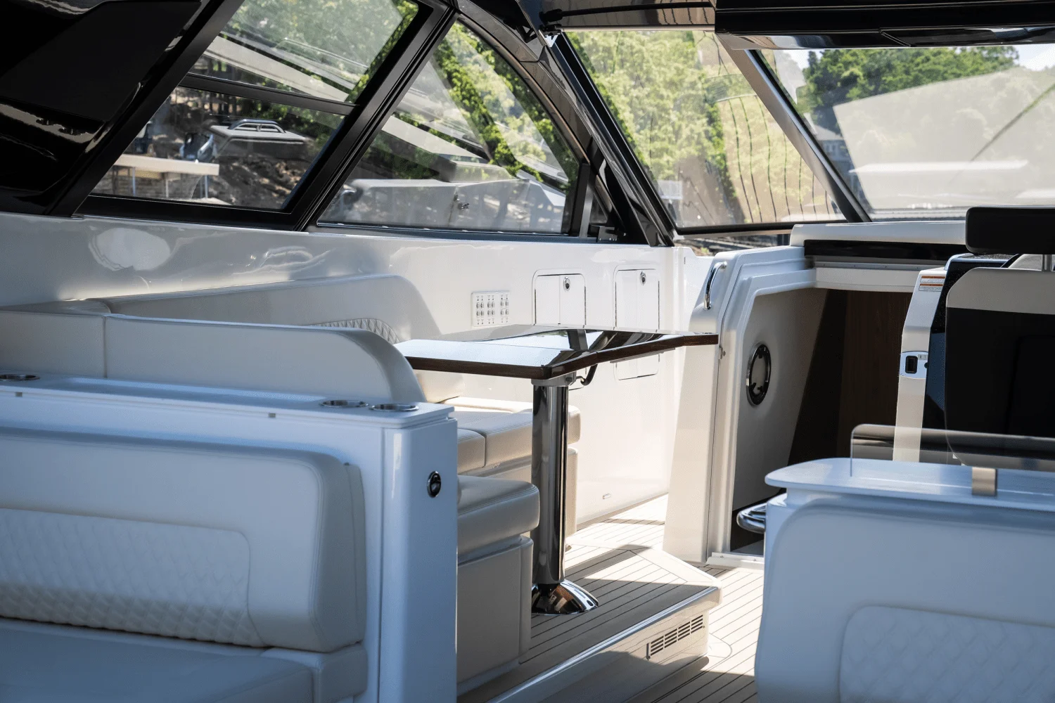 2025 Cruisers Yachts 50 GLS Outboard Image Thumbnail #22