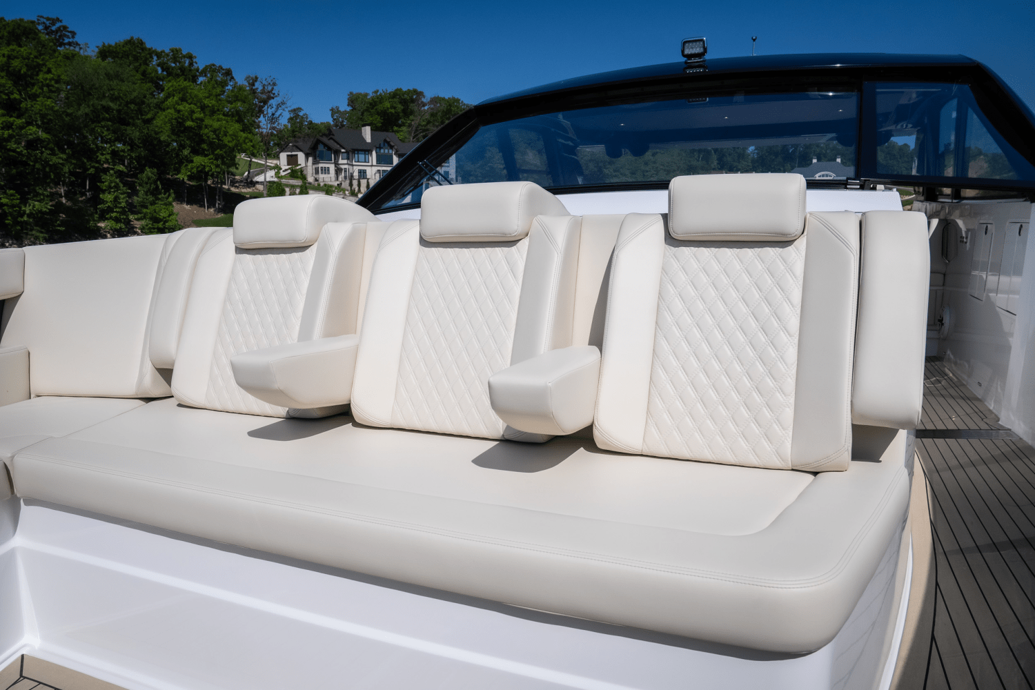 2025 Cruisers Yachts 50 GLS Outboard Image Thumbnail #37