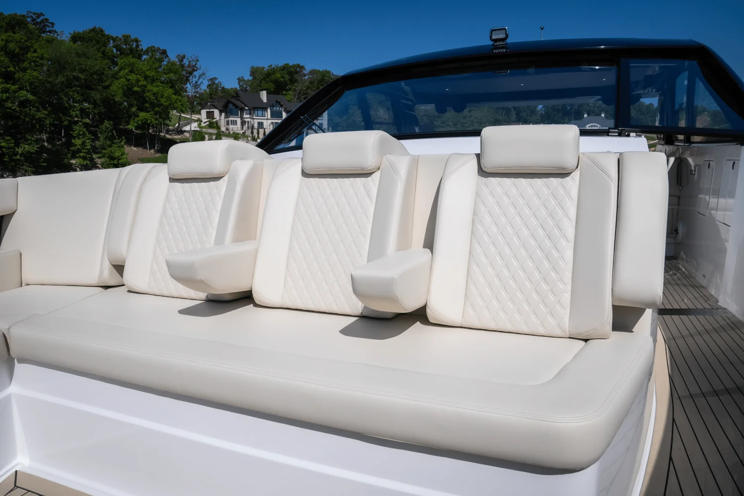 2025 Cruisers Yachts 50 GLS Outboard Image Thumbnail #37