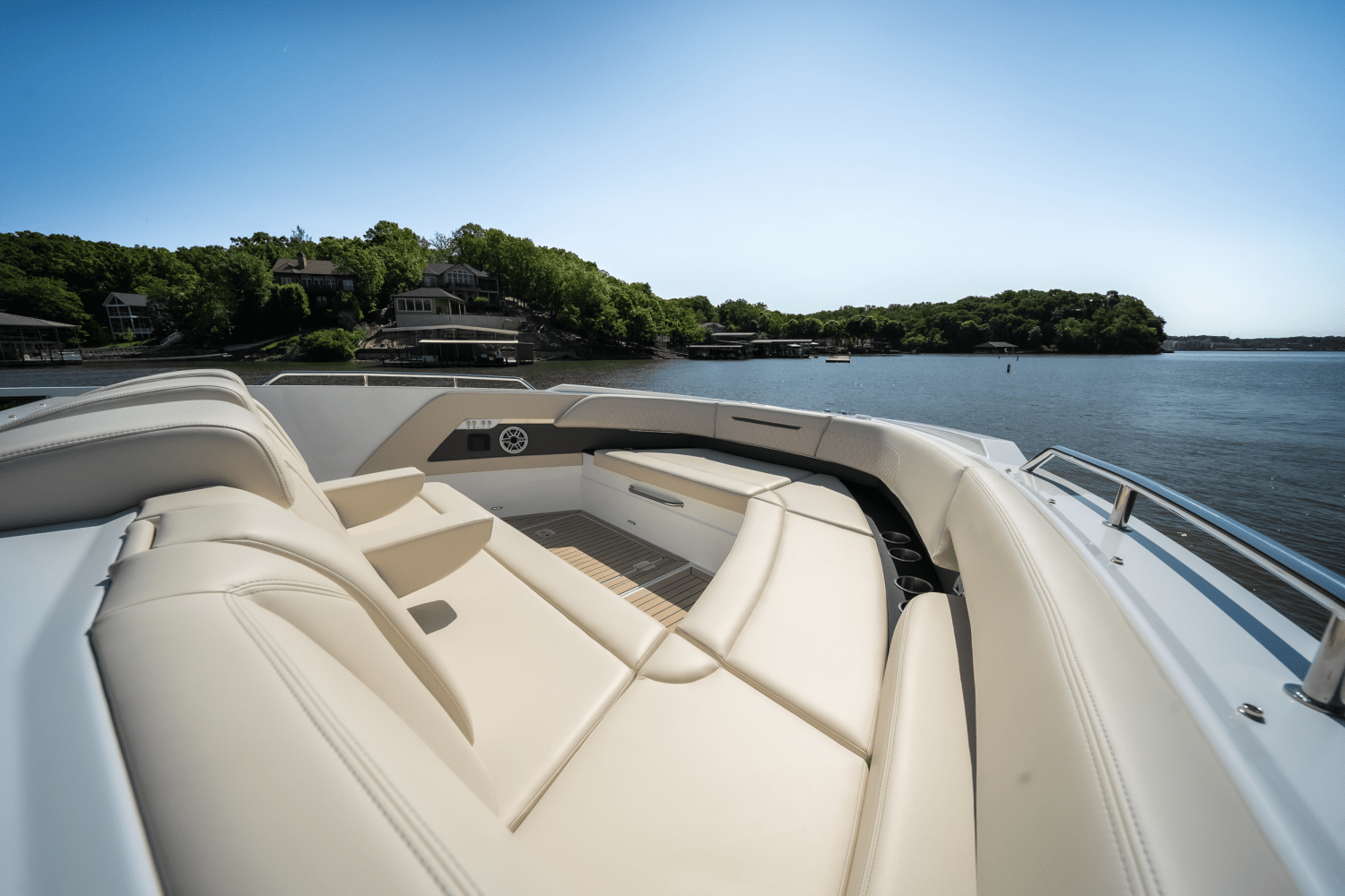 2025 Cruisers Yachts 50 GLS Outboard Image Thumbnail #42